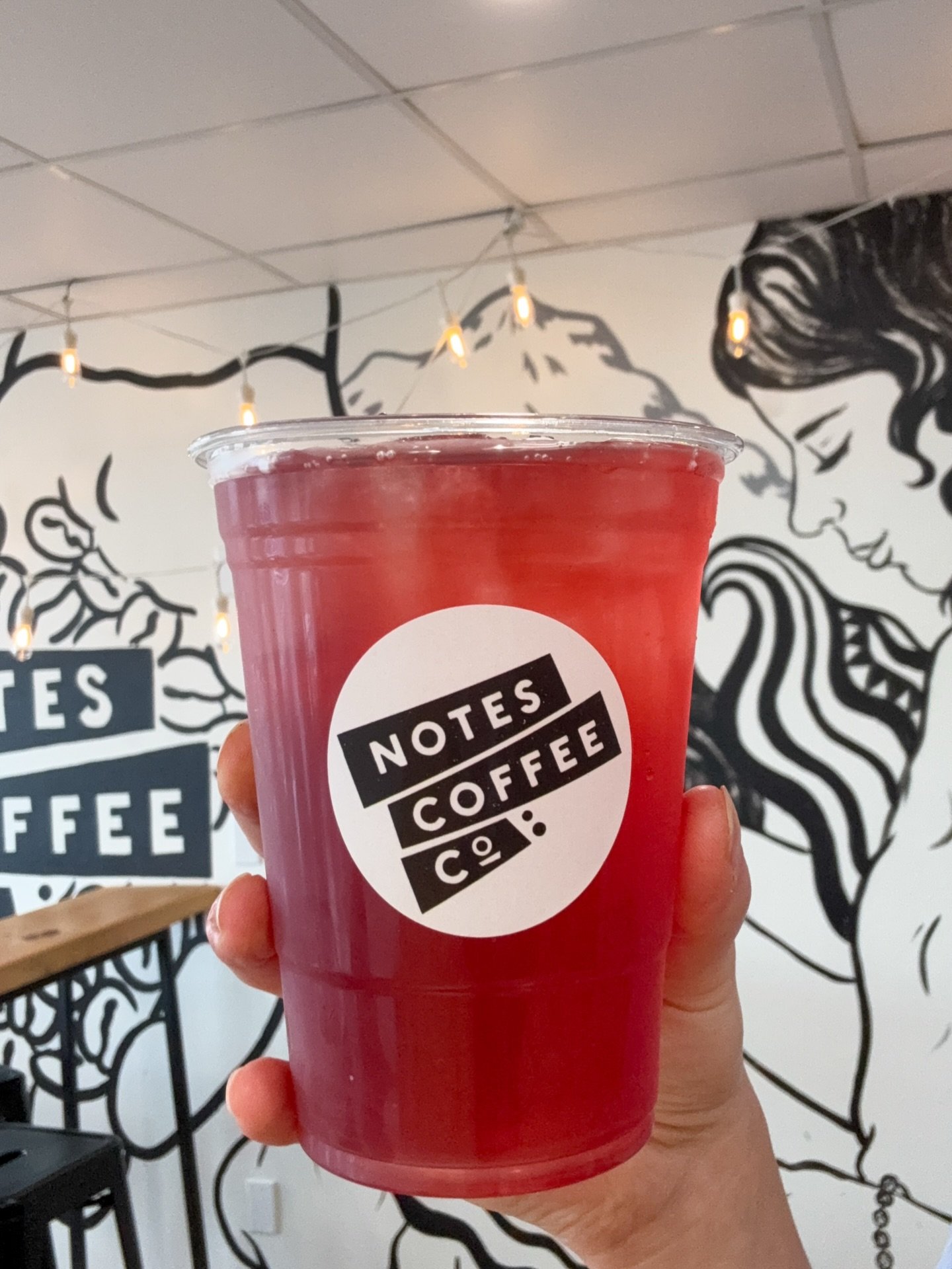 Now that Spring is here, so is our cold brewed tart berry tea! With bright flavors, low acidity, and no caffeine, it makes for a perfect refresher! 🌞