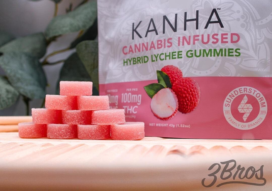 ‼️DEMO DAY‼️ @kanhatreats is stopping by today from 3pm to 6pm with some totally sweet deals, merch, and all you need to know about the brand! Stop by and say high 👋🏻
.
.
.

#cannabis #calikush #cannabisdispensary #dispensarylife #sativa #indica #c