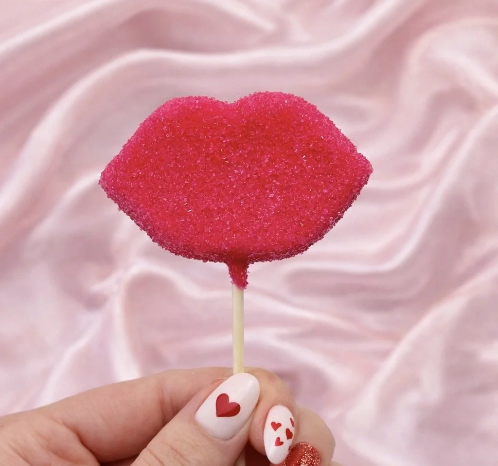 HOT PINK LIPS CAKE POP