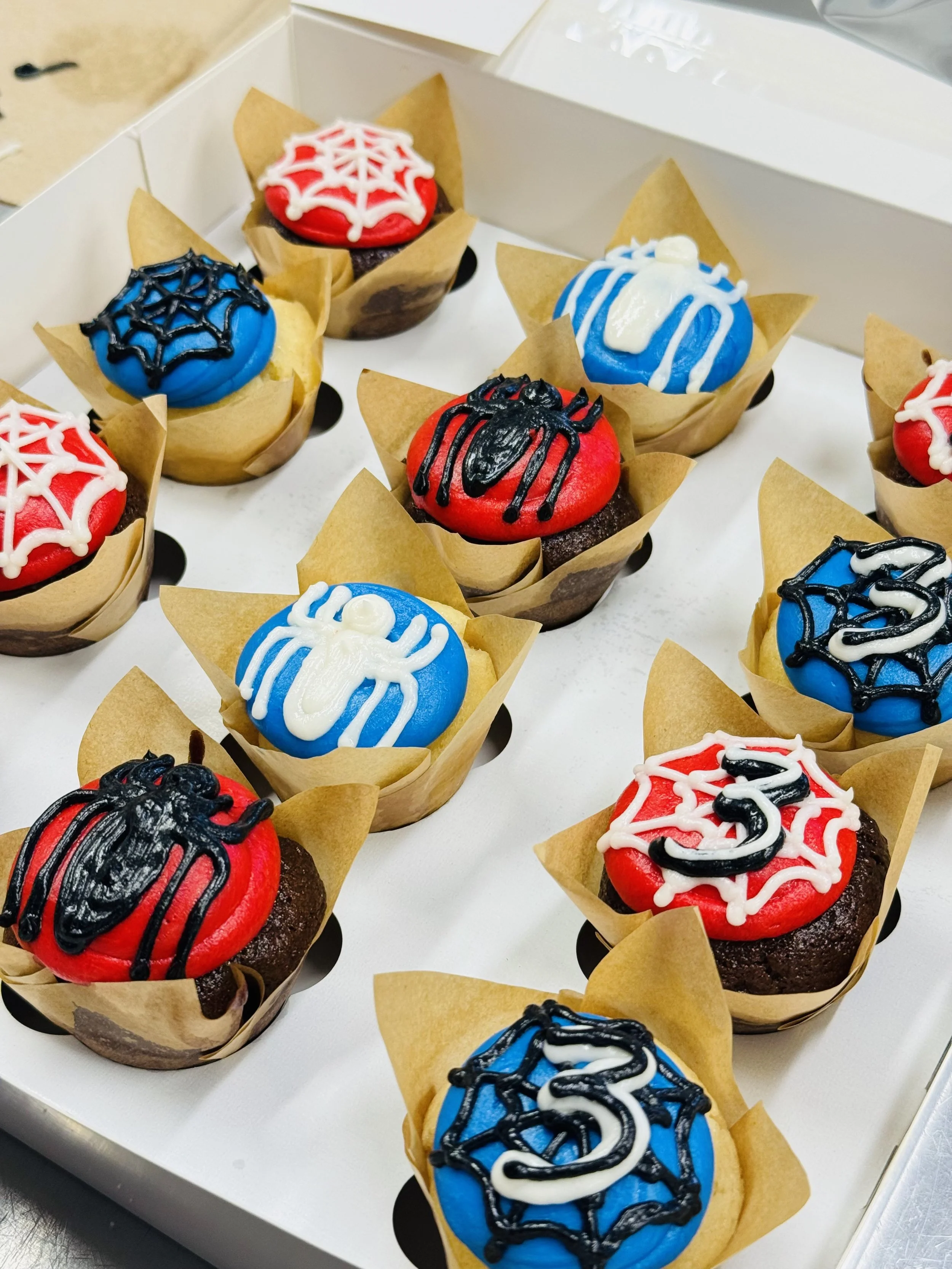 CUSTOM CUPCAKES (1 DZN)