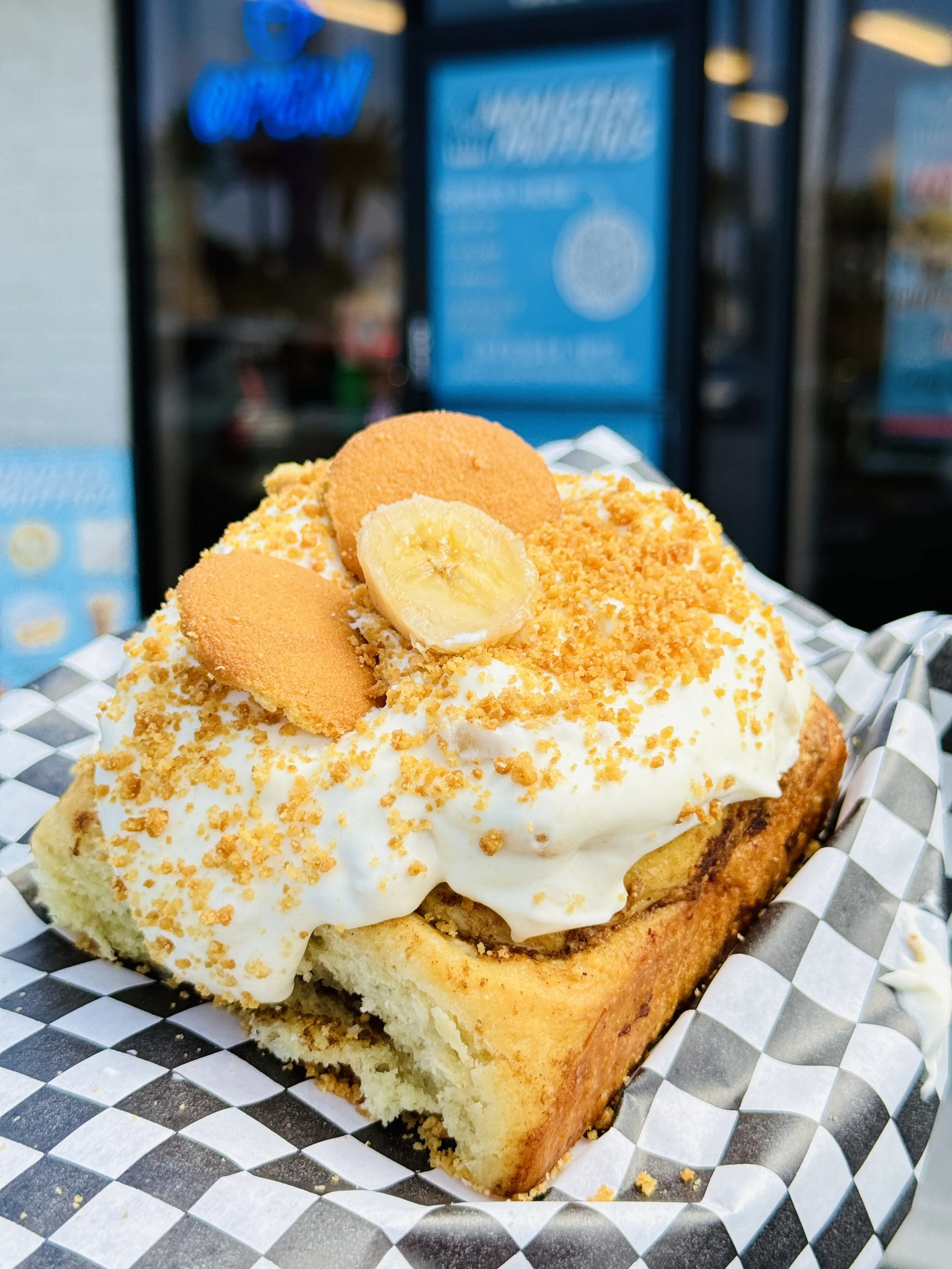 BANANA PUDDING CINNAMON ROLL