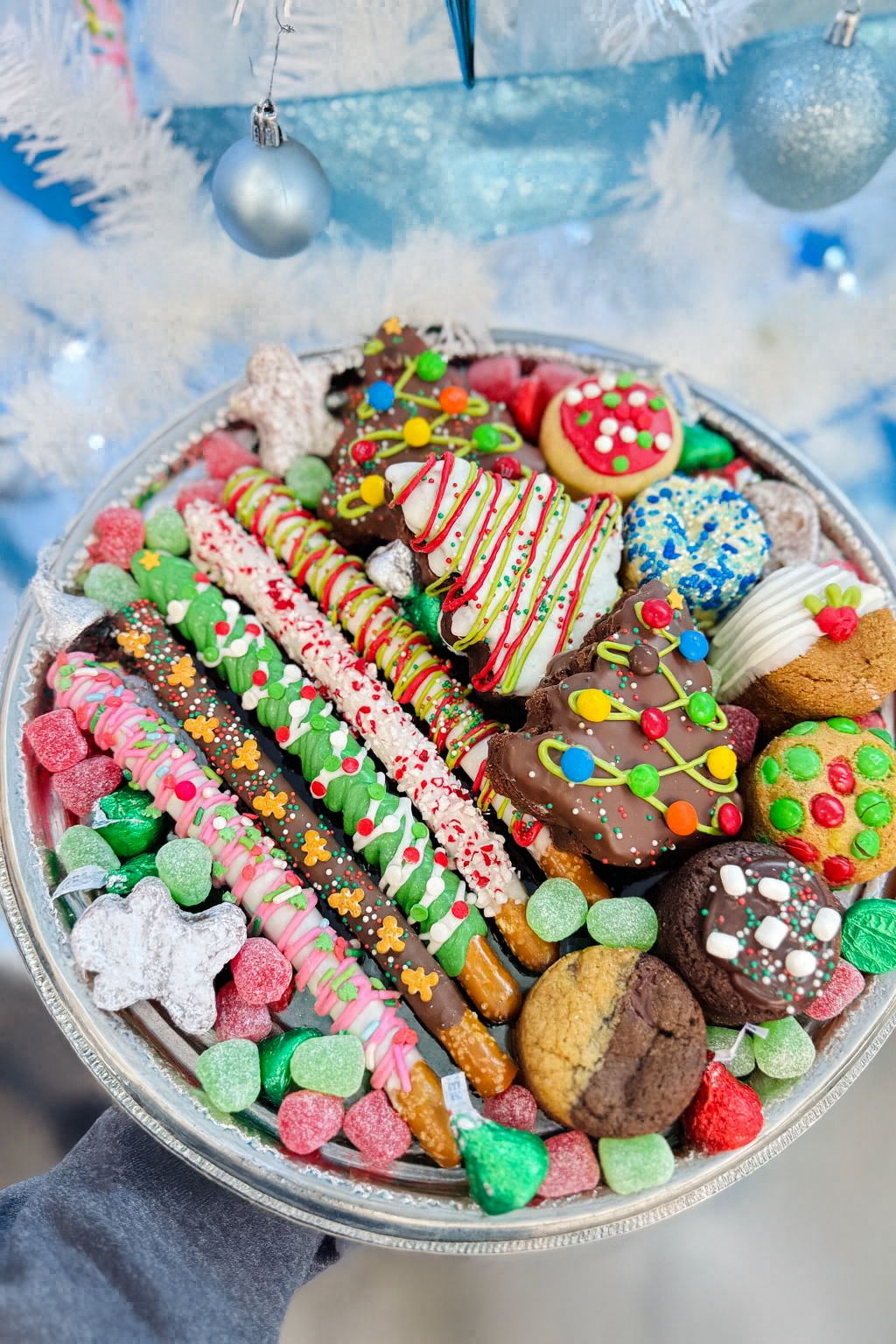 CHRISTMAS DESSERT TRAY (10-12 PEOPLE)
