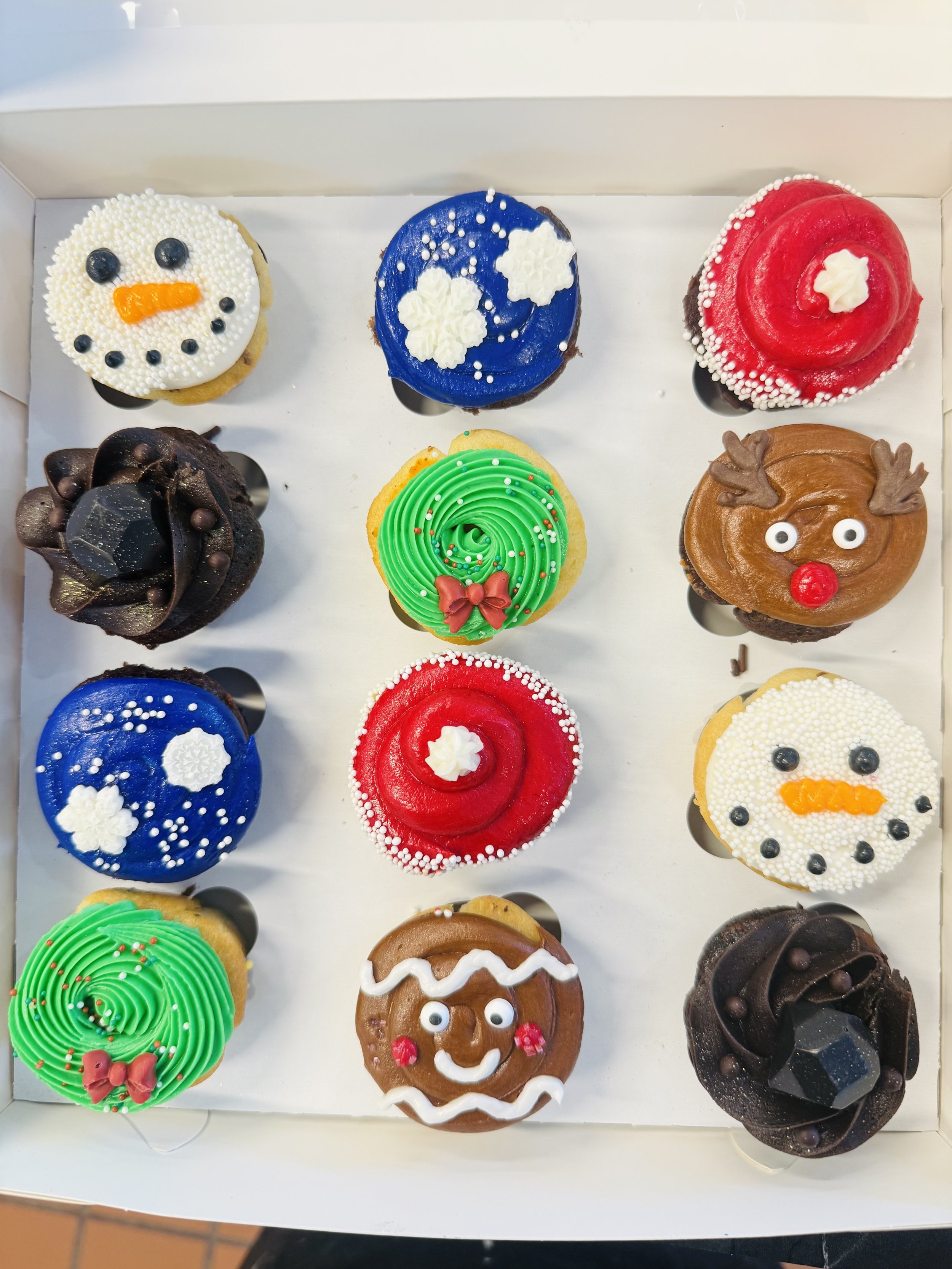 CHRISTMAS MINI CUPCAKES (1 DZN)