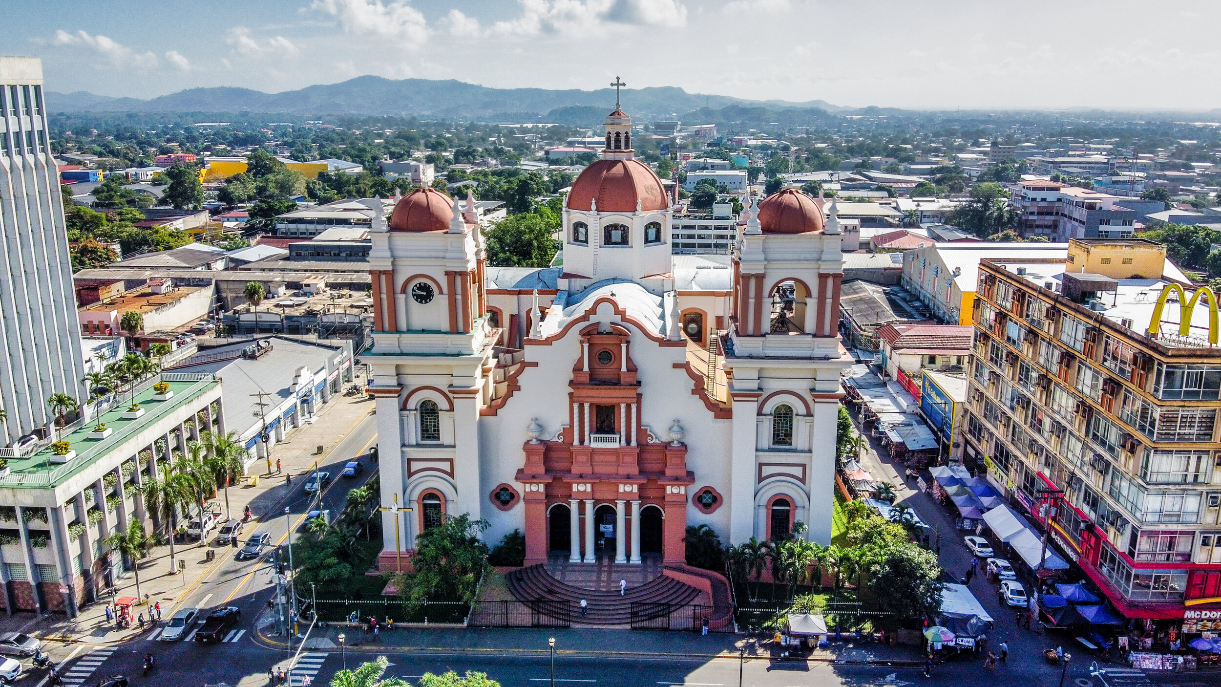 Honduras — Roatan Tourism Bureau
