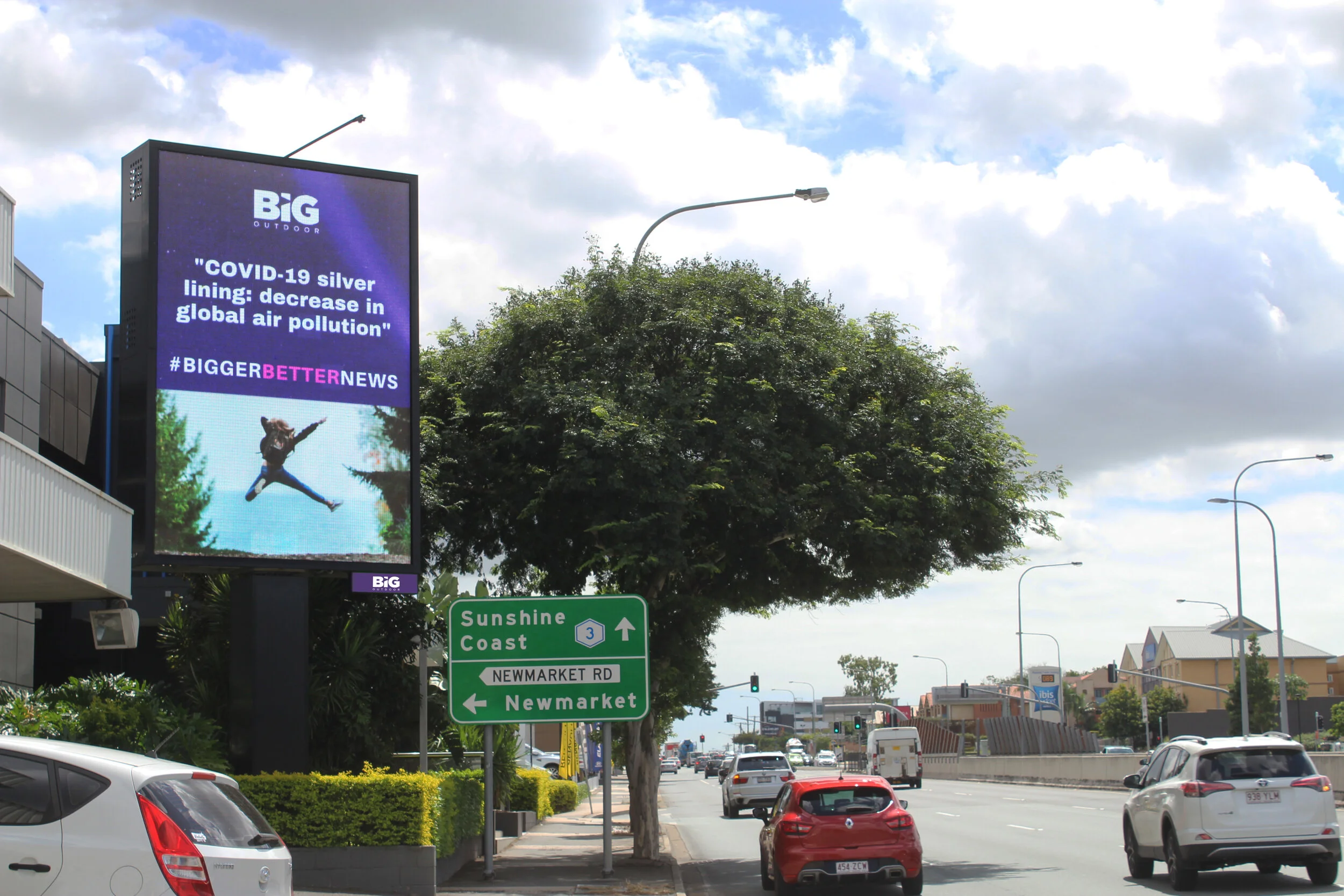 #BiggerBetterNews Good news on Windsor digital billboard