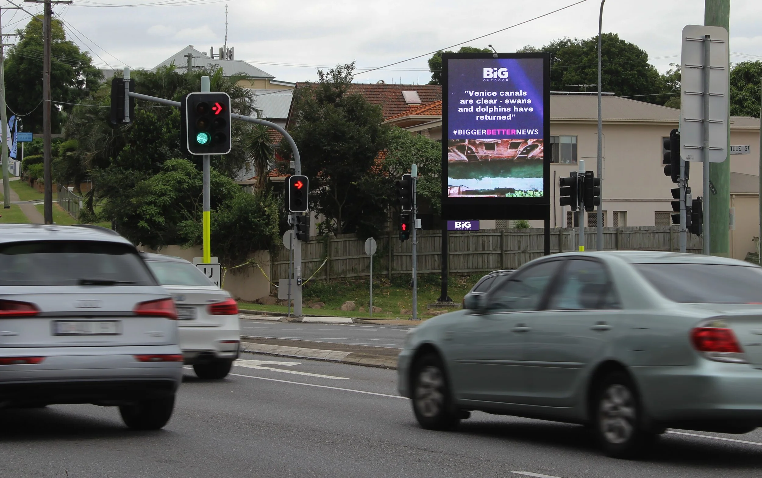#BiggerBetterNews good news on Indooroopilly digital billboard