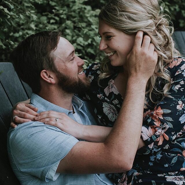 Happy Friday 🥂 ⠀⠀⠀⠀⠀⠀⠀⠀⠀
⠀⠀⠀⠀⠀⠀⠀⠀⠀
Isn&rsquo;t Nikole &amp; Drew the cutest! I had a blast with these two a little bit a go! We walked around the grounds of their beautiful wedding venue to see where everything will be and we got some beautiful phot