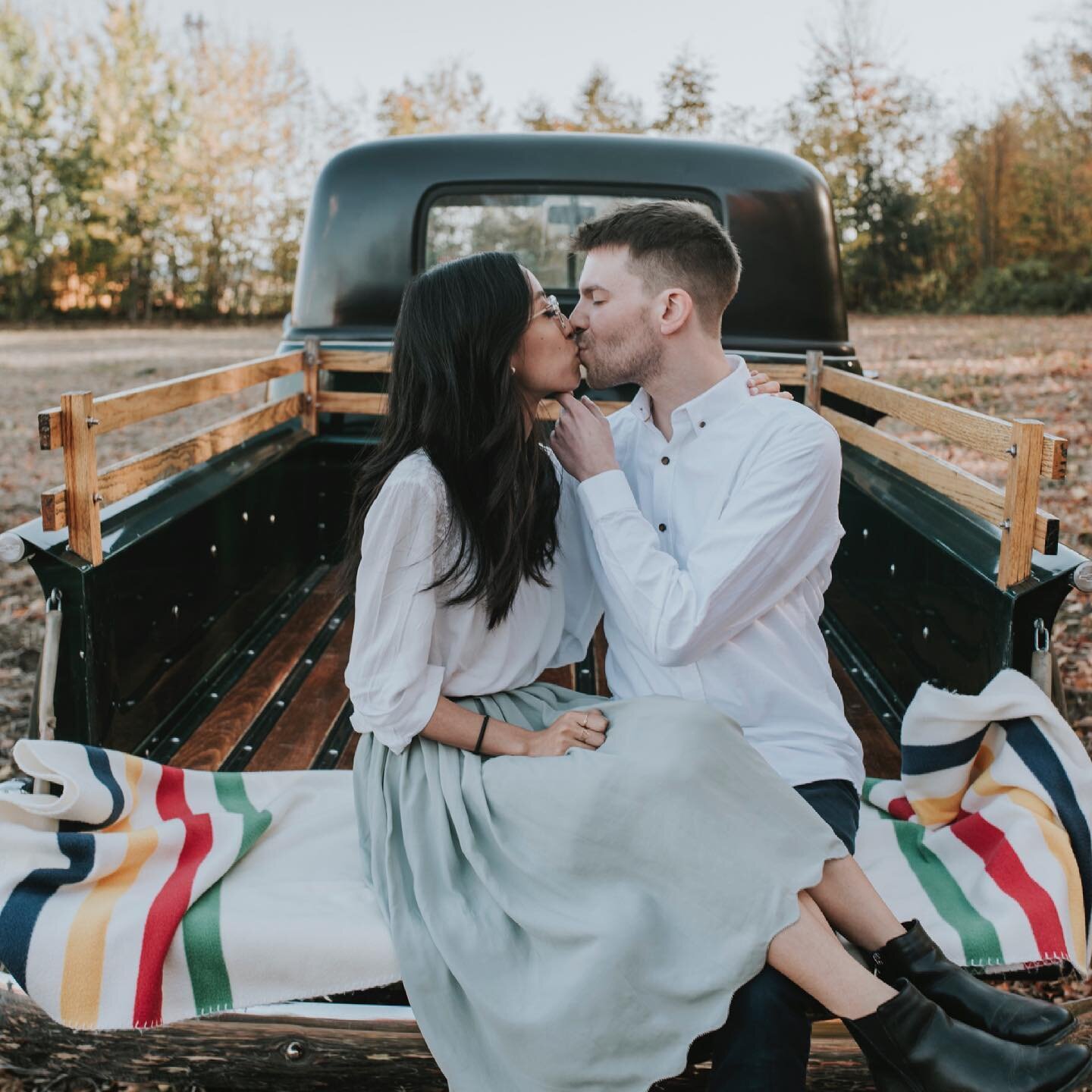 Cozy truck sessions gives me all of the feels 💕
⠀⠀⠀⠀⠀⠀⠀⠀⠀
⁣
.⁣
.⁣
.⁣
.⁣
.⁣
#bride #bridetobe #couple #couplegoals #couplephotography #couplequotes #couples #couplesgoals #coupleshoot #cute #engaged #engagementphotographer #engagementphotography #eng