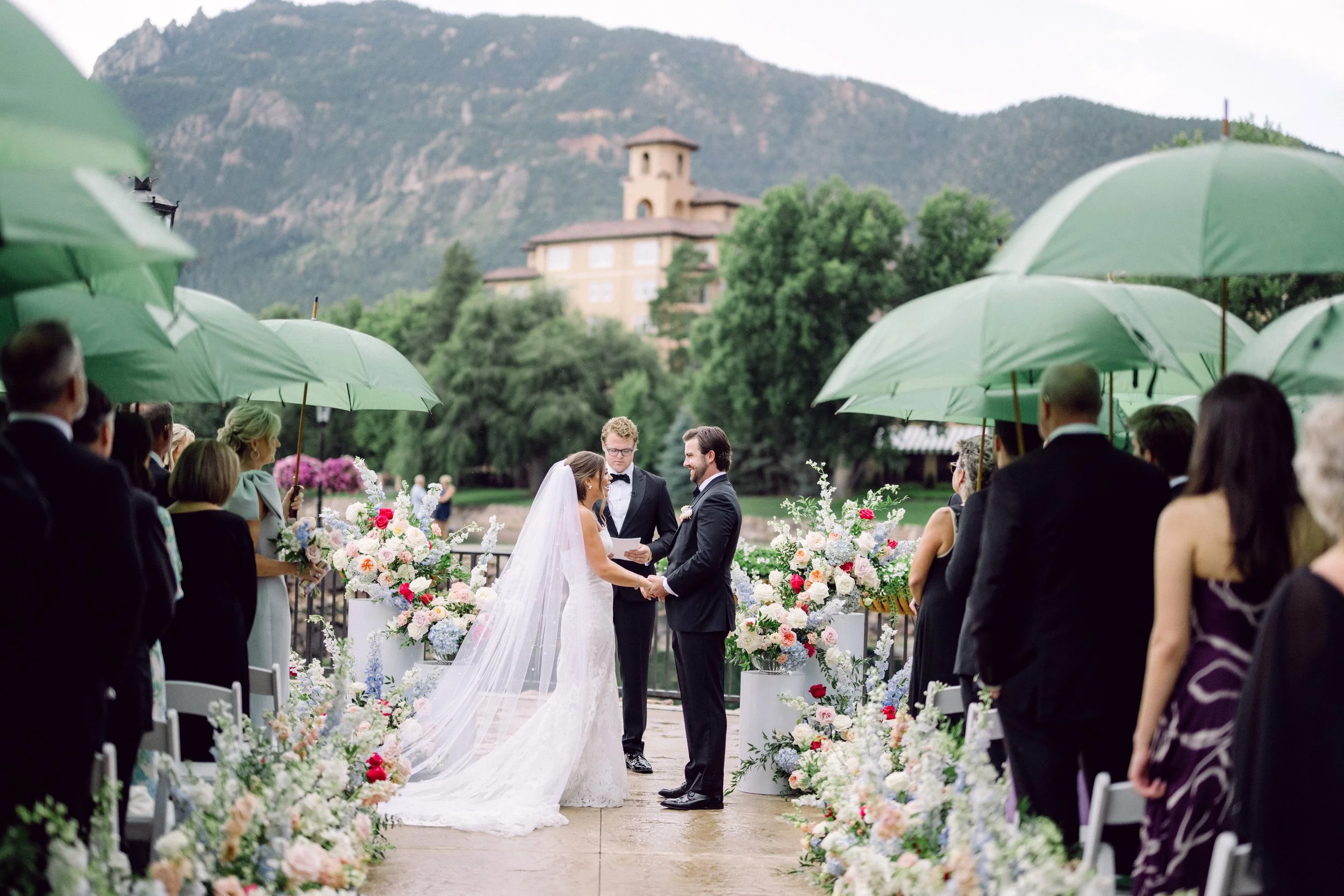 A Timeless Broadmoor Wedding at Lakeside Terrace & Ballroom