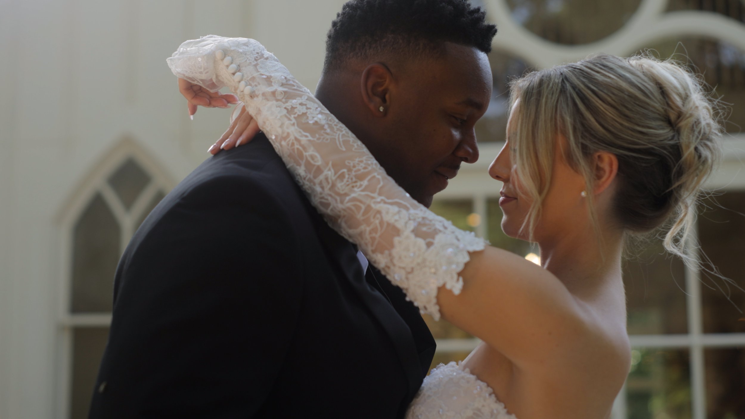 Romantic French Farmhouse Wedding | High School Sweethearts Say 'I Do' in Elegant Texas Celebration