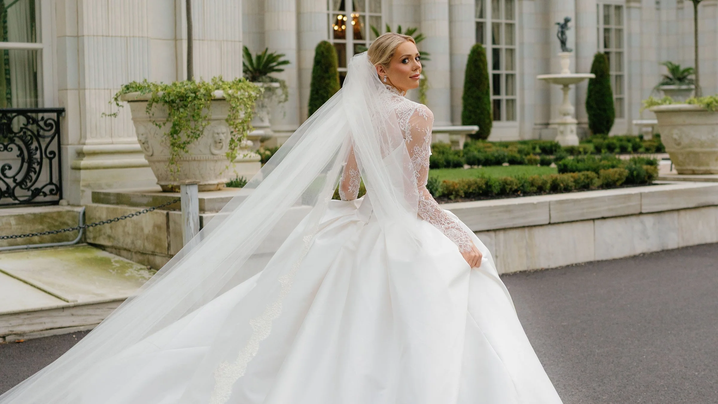 A Classic Rosecliff Mansion Wedding in Newport, Rhode Island