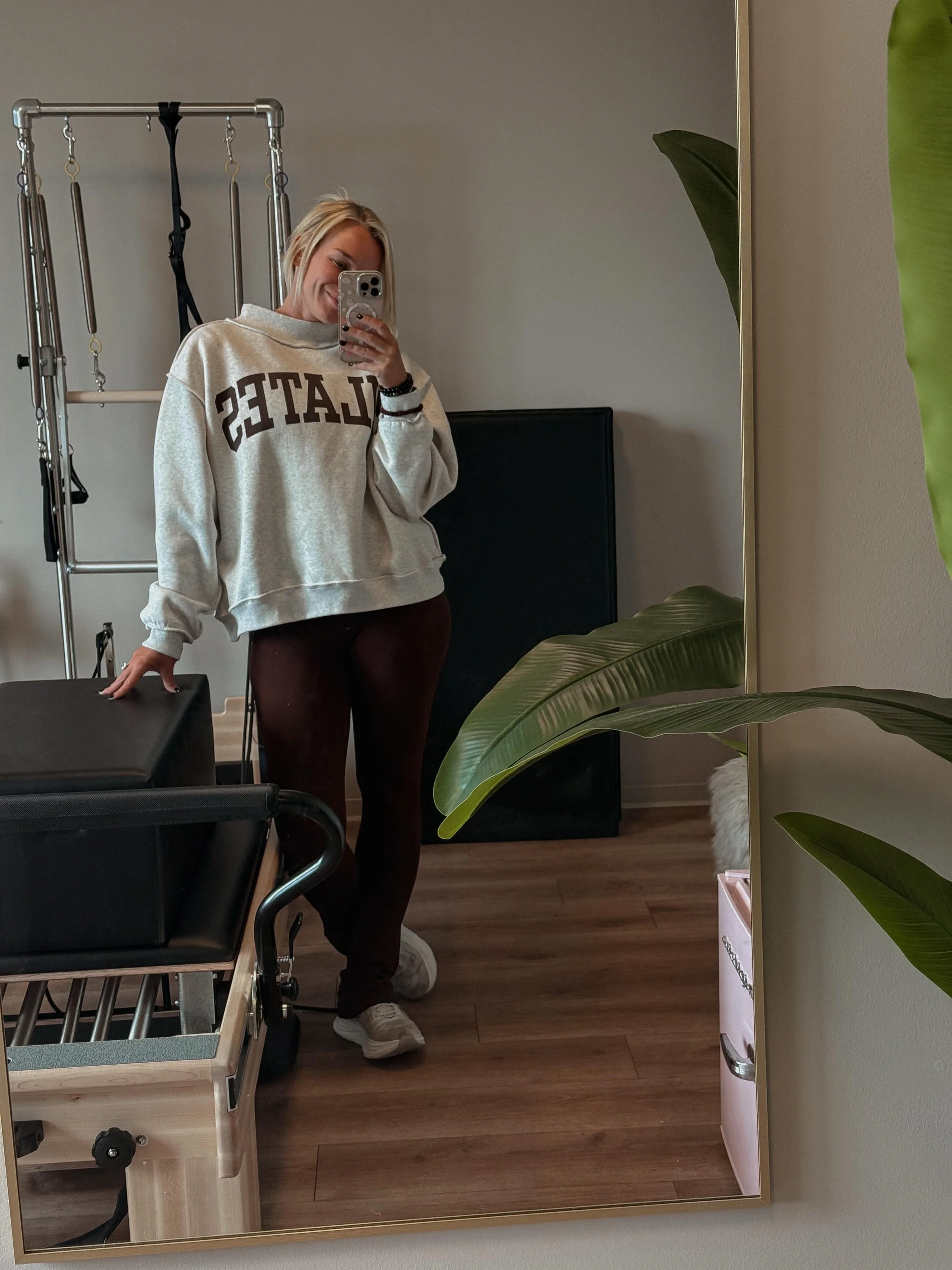 New space is here ✨🤎

I&rsquo;m still making the final tweaks and improvements to make this as comfortable &amp; functional as possible for all my clients. I&rsquo;m so excited to be here to serve all my clients - the OGs and the new. 🍾