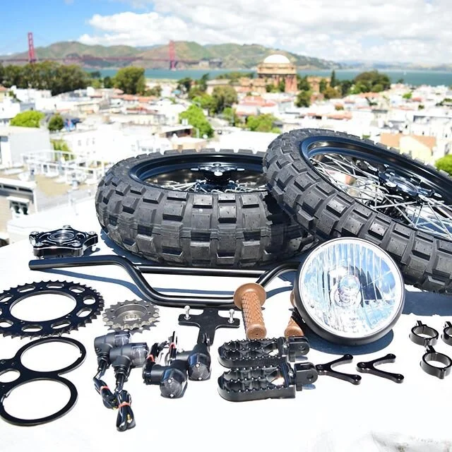 Some tasty parts going onto the current build over the next week.
Gorgeous wide wheel kit from @canyonmotorcycles 
Handlebars from @biltwell 
Pegs from @jokermachineinc 
Gauge bracket from @motonecustoms 
Headlight brackets from @motodemic 
Signals a