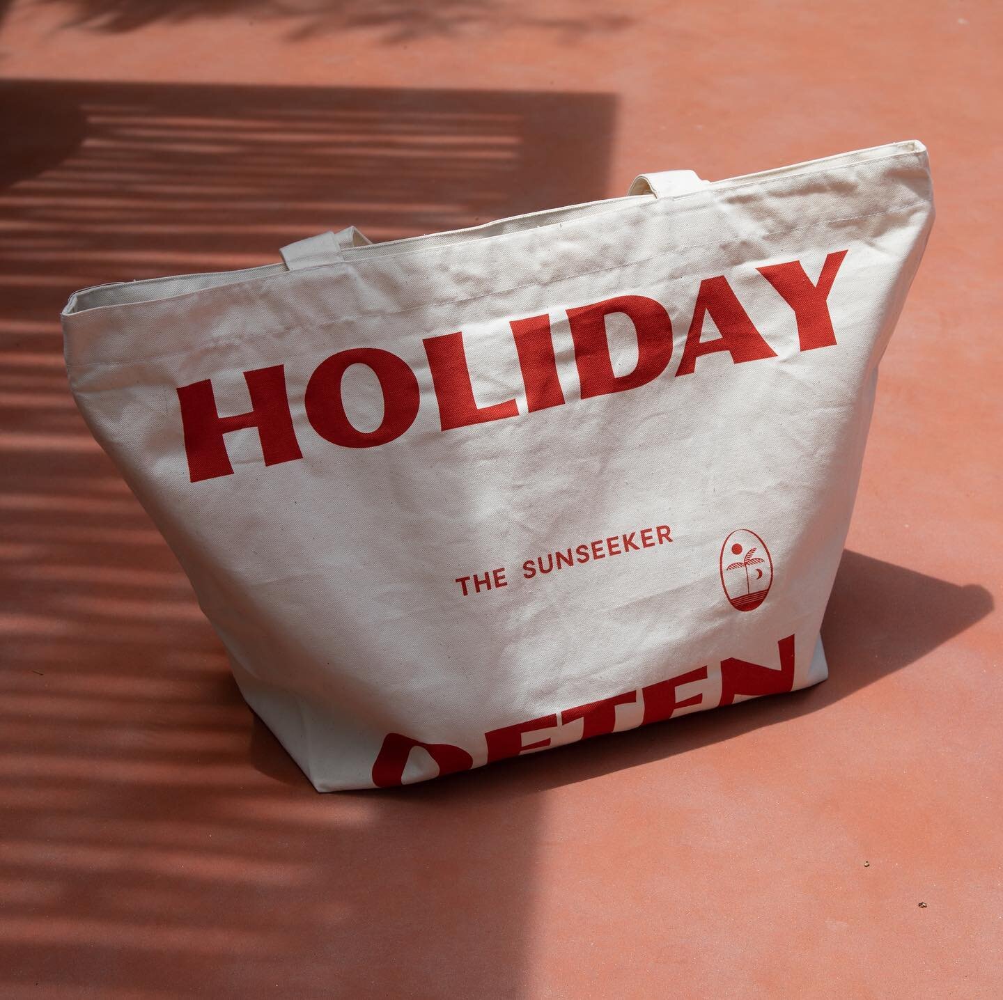 The only tote you will ever need. Designed for and available to purchase @thesunseekerbyronbay 
🌞🌞🌞

#brand #holidayoften #branding #design #merch #tote #thesunseekerbyronbay