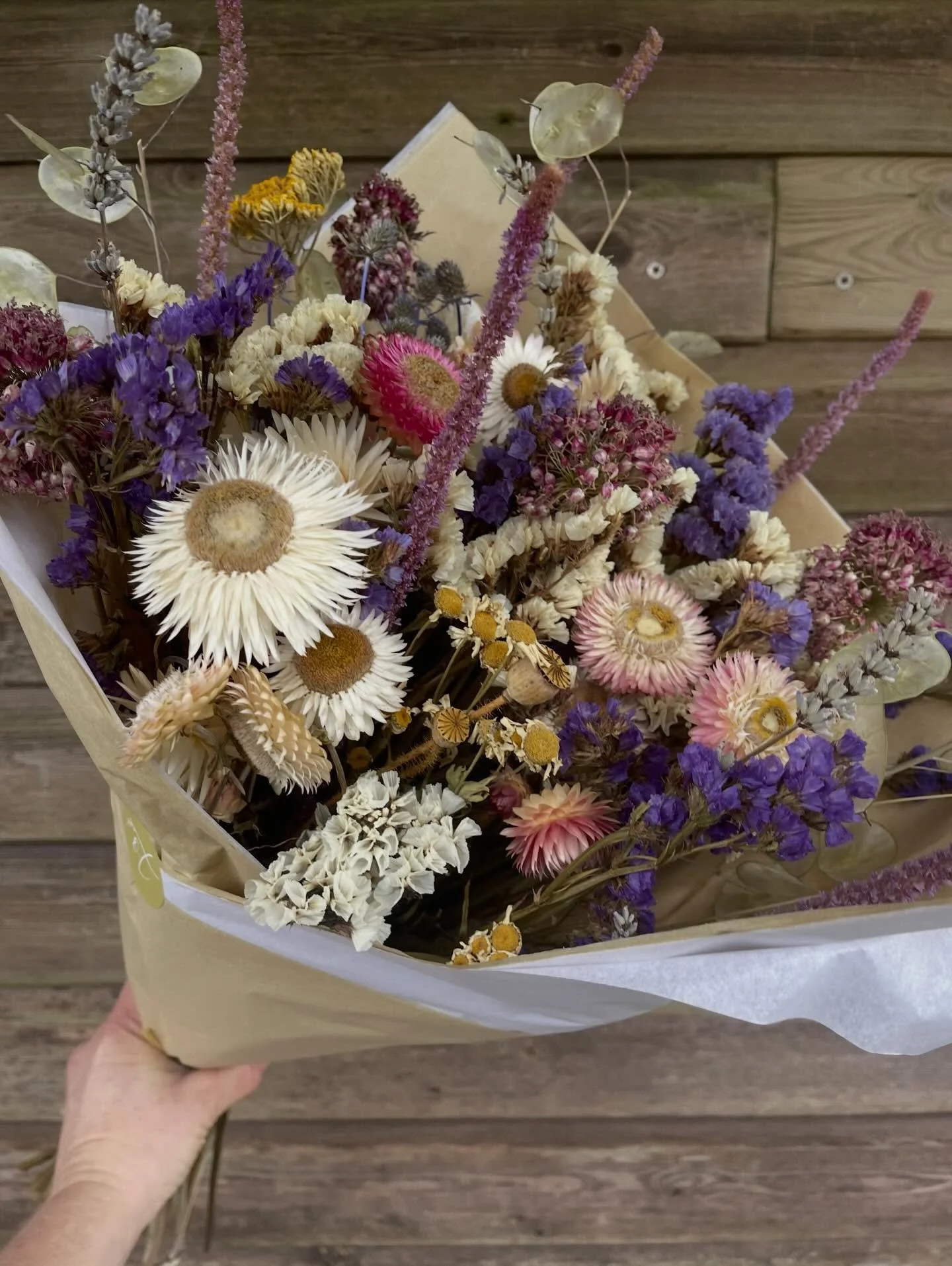 Mother&rsquo;s Day 🌷 

Now taking order orders for our dried bouquets. They are packed full of colour and texture with the benefit of lasting year round 😊 All grown and dried naturally here on the farm 🌱 

#driedbouquet #mothersday #sustainablegif