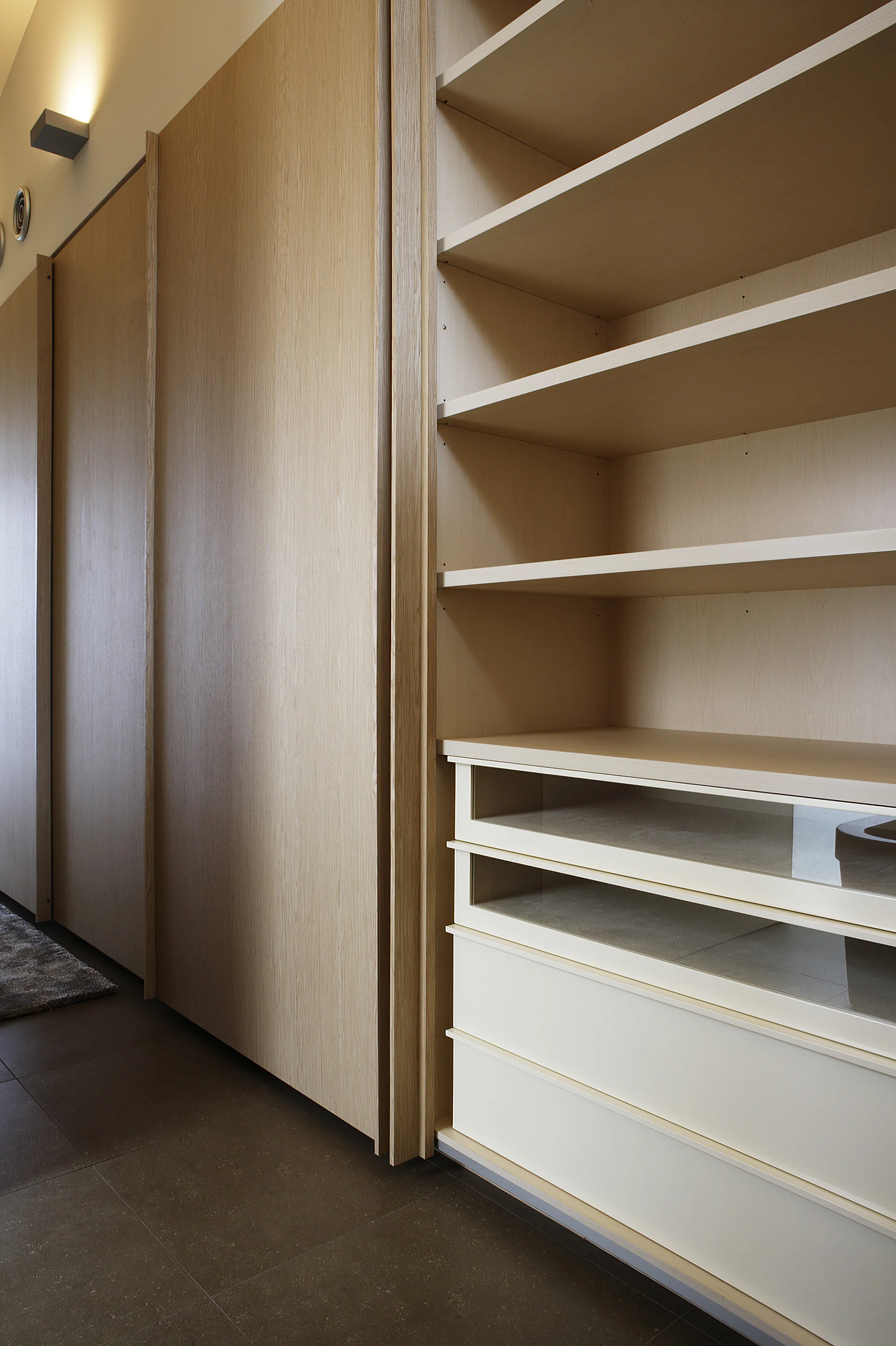 wardrobe+detail+01-gigapixel-scale-2_00x Web.jpg