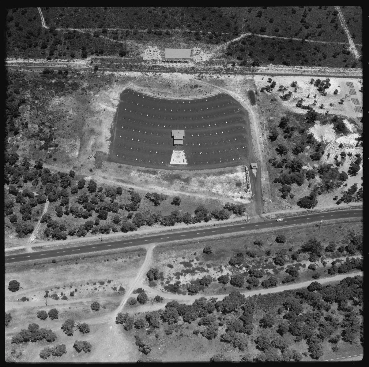 slwa_b2411553_1.jpg