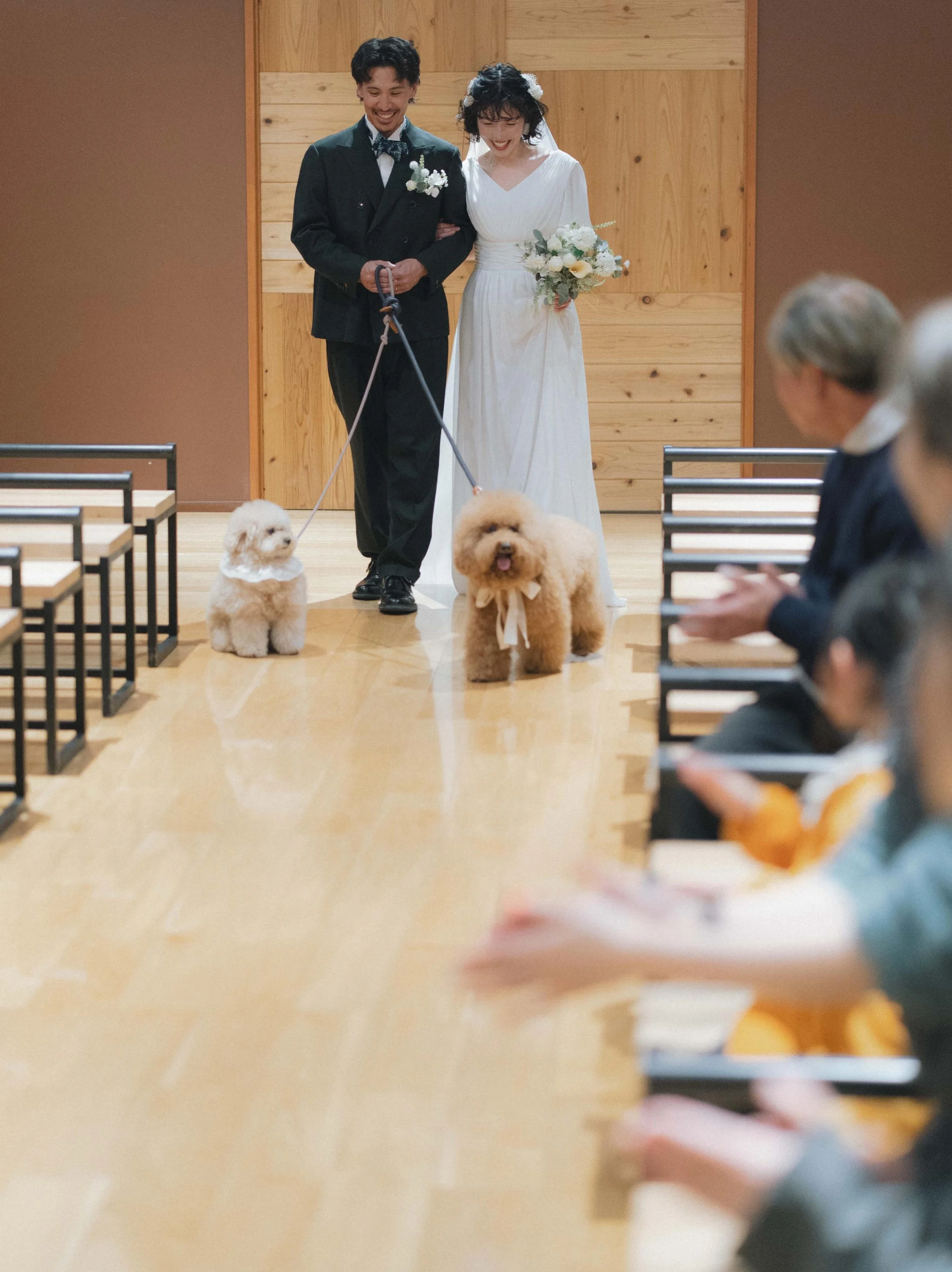 _
PET FRIENDLY WEDDING

⁡これまではガーデンウェディングに限りワンちゃんとお過ごしいただいておりましたが
2026年になりワンちゃん(ペット)の会場内の入館が可能となりご結婚式を一緒にお迎えすることができるようになりました🐶

昨年より @folkfolk_coffee でも毎月1が付く日はペットフレンドリーdayとしてワンちゃんと一緒にカフェができるようになりました。

そこから、たくさんのお声をいただきご結婚式も参加いただけるように規約がリニューアルいたしました◎
