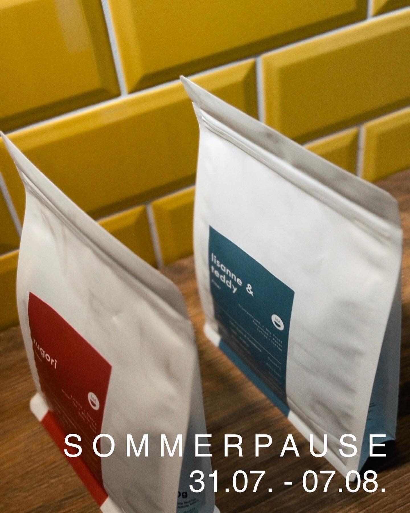 N&auml;chste Woche legen wir eine kleine Sommerpause ein!
Damit ihr die Zeit ohne uns gut &uuml;berbr&uuml;cken k&ouml;nnt, haben wir unser Regal noch sch&ouml;n mit neuen Bohnen von @neuesschwarz aufgef&uuml;llt❤️&zwj;🔥 
Deckt euch ein - morgen und