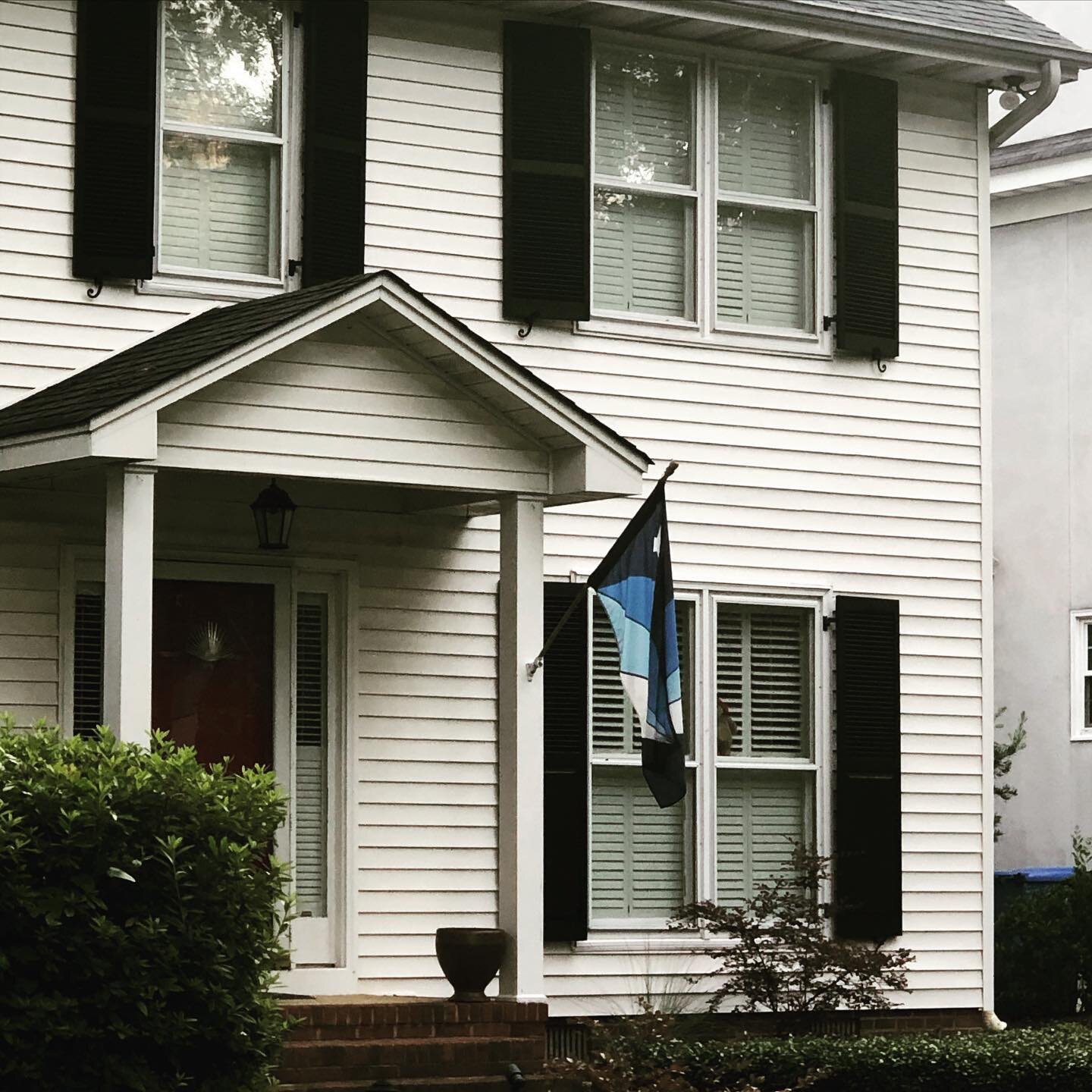 Encountered two houses flying the flag of Columbia this morning! Thanks to everyone that has purchased one and is proudly flying it! Which neighborhood is the proudest? #colaflag