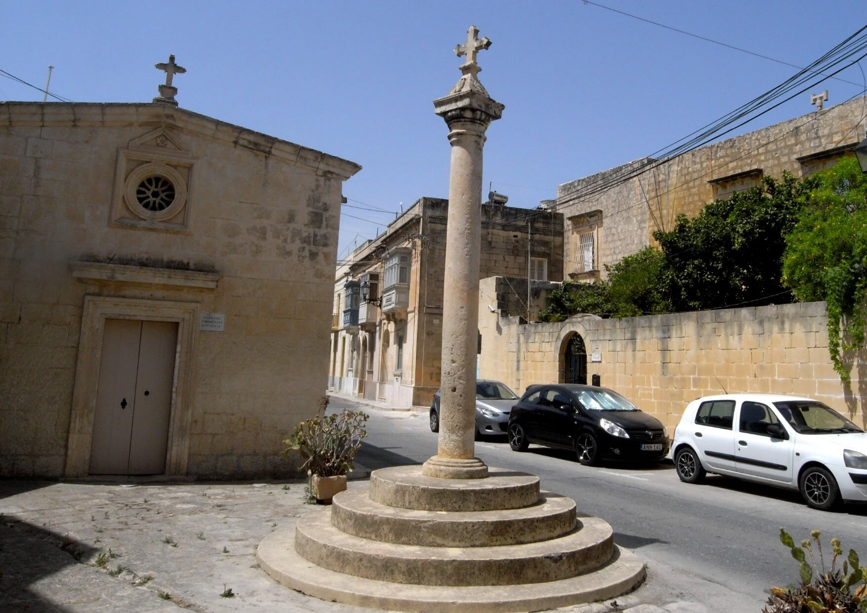 Triq it-Tliet Knejjes (Three Churches Street)