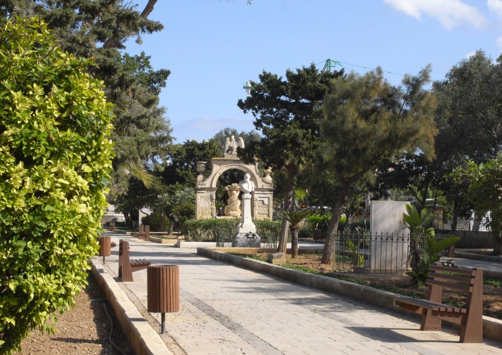 il-Mall (The Mall + Phoenicia Hotel)