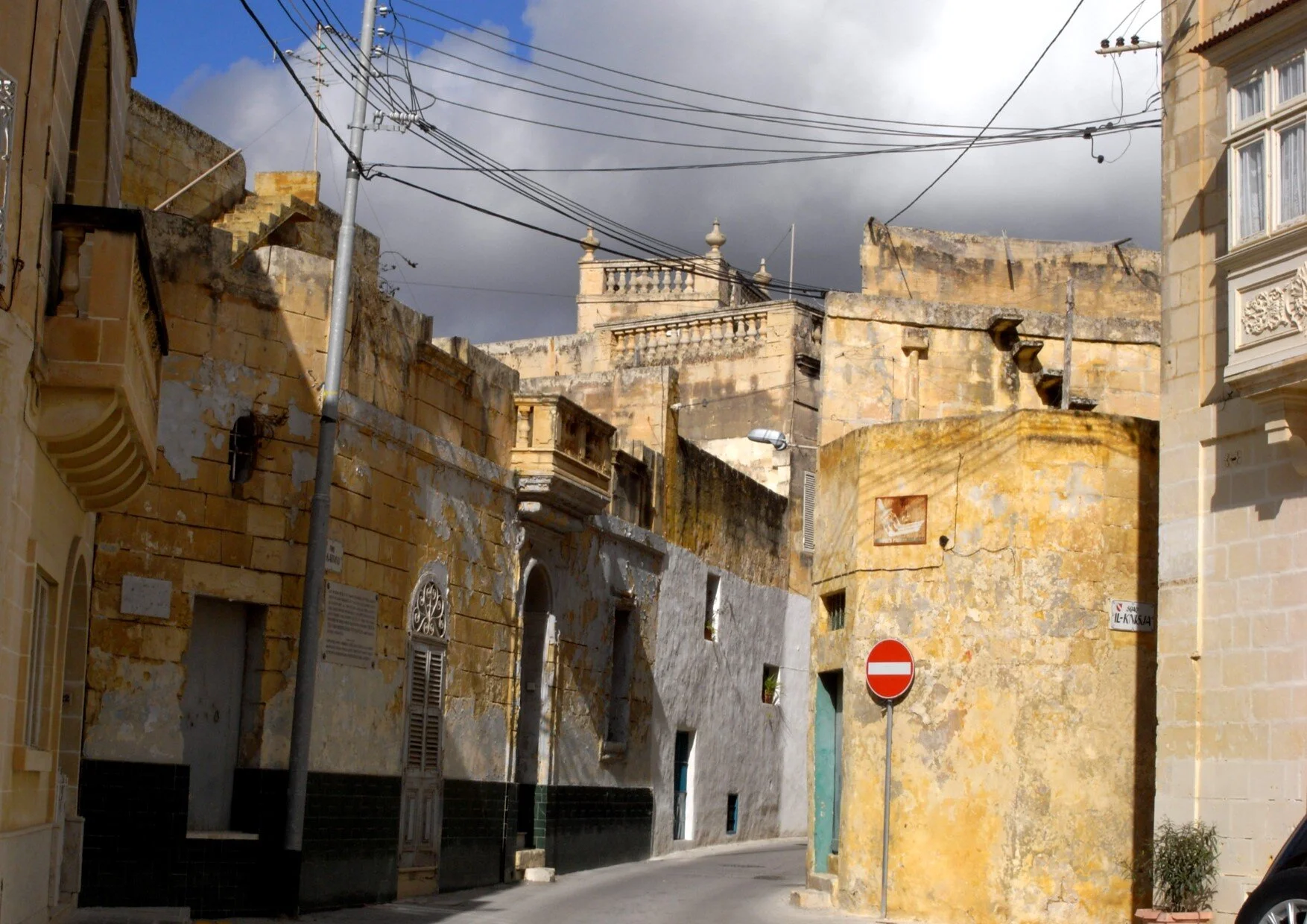 Triq il-Karmnu (Carmel Street)
