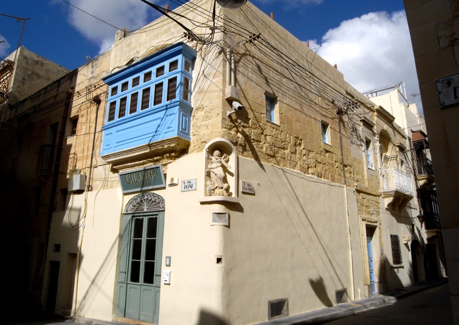 Triq Doni (Gifts Street)