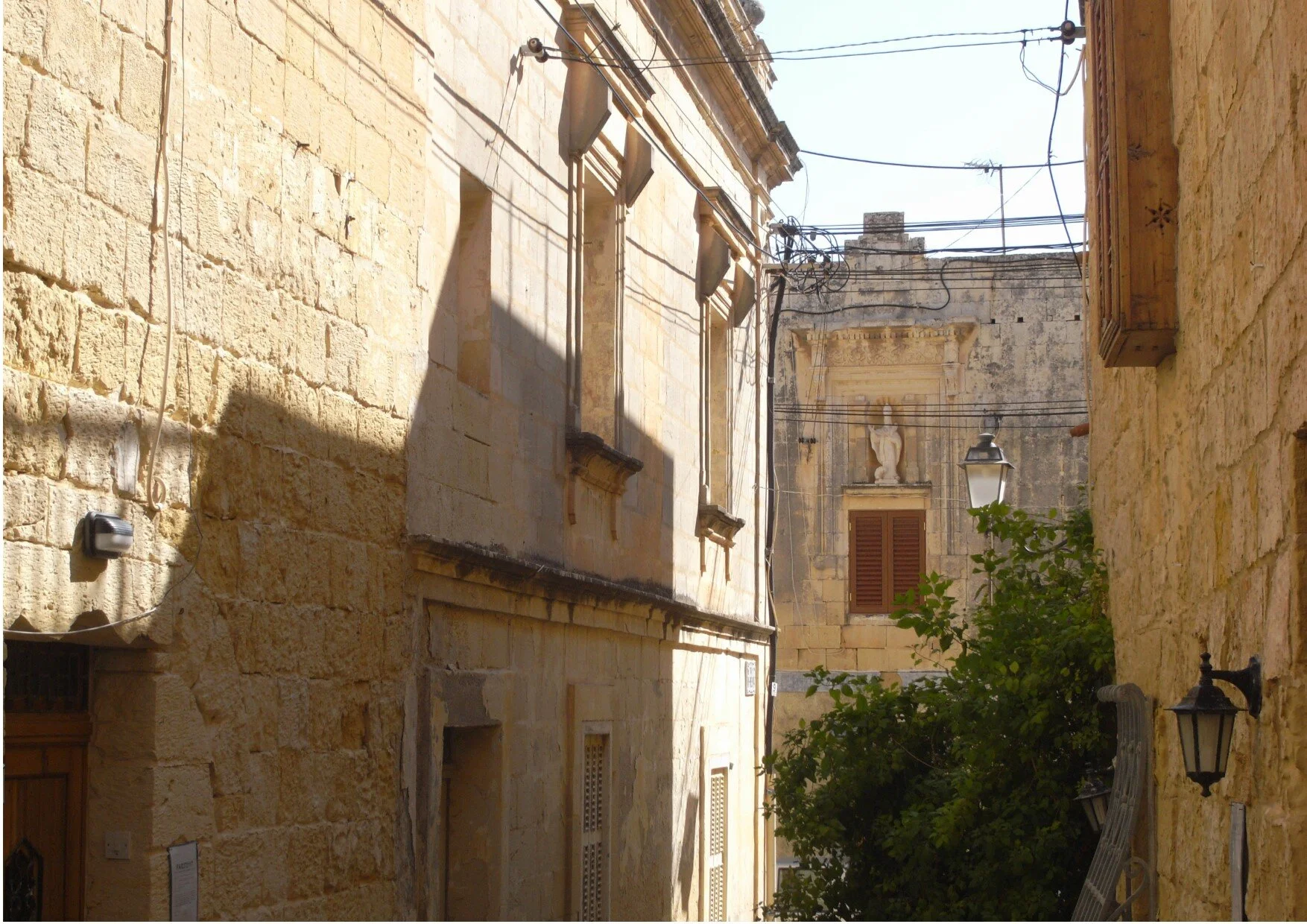 Triq id-Dejqa (Narrow/Strait Street)