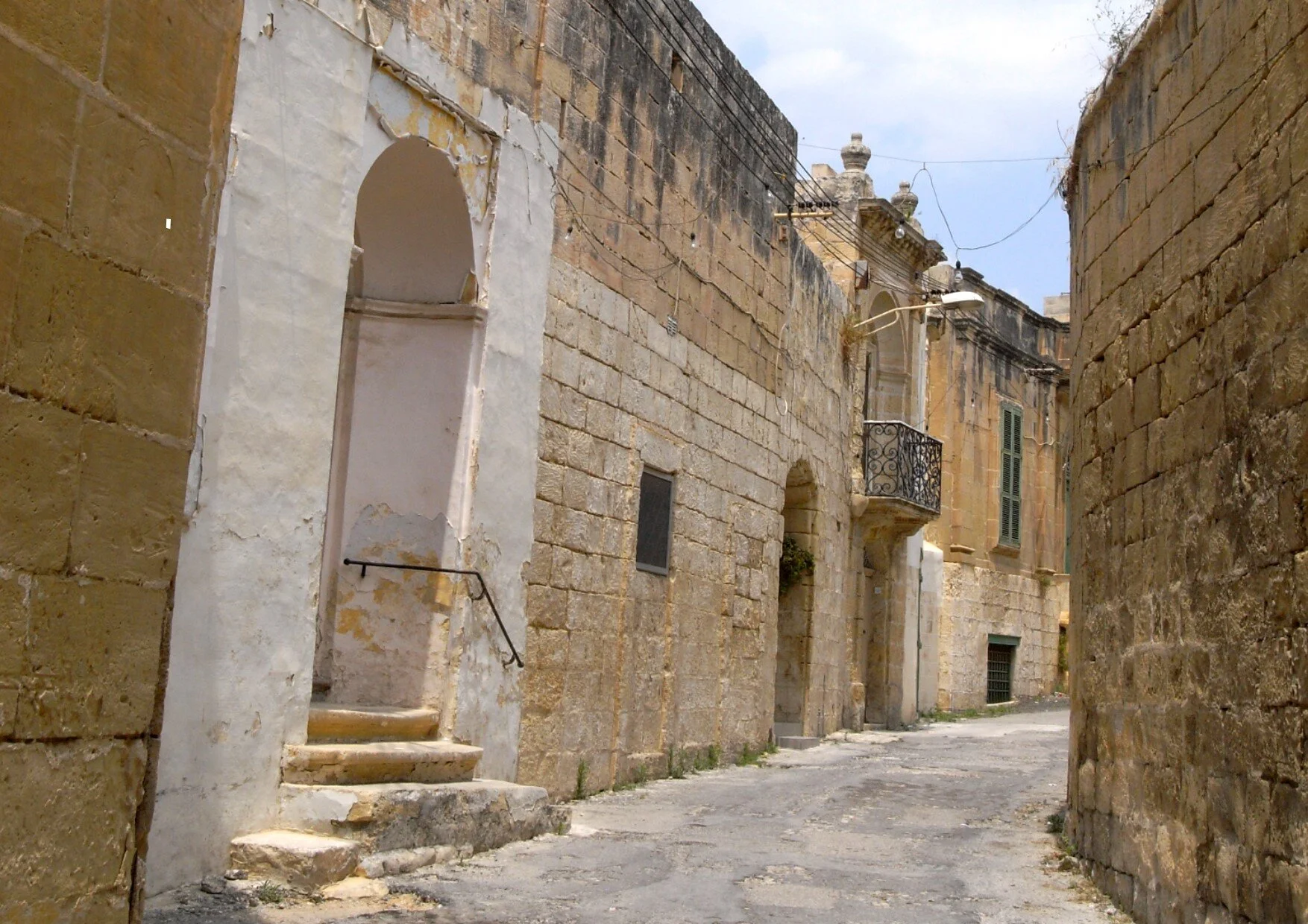Triq L'Isqajjaq (Small Alley Street)