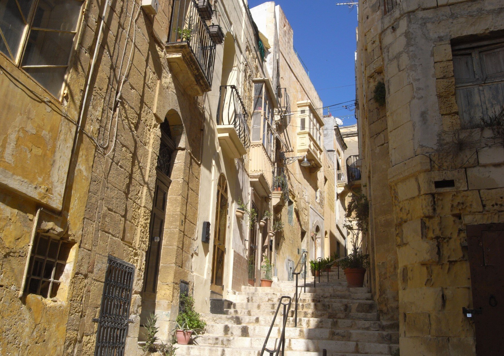 Triq San Duminku (St Dominic Street)