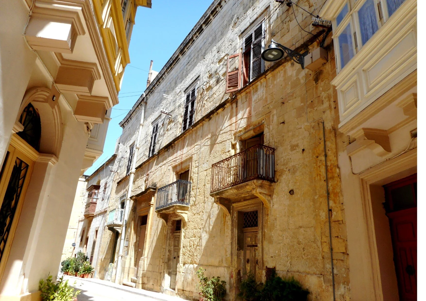 Triq il-Palazz tal-Isqof (Bishop's Palace Street)