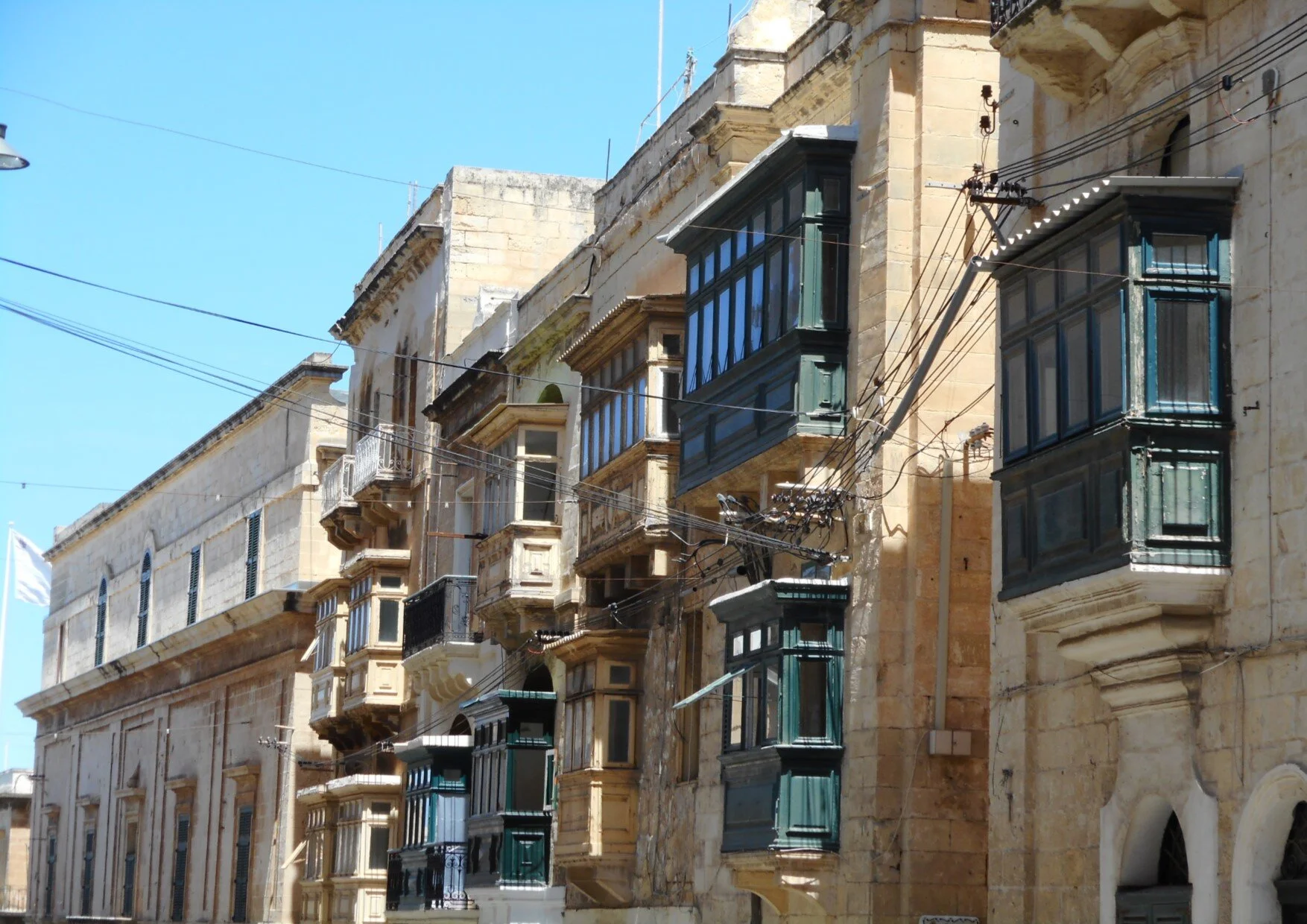 Triq il-Mina L' Kbira (Main Gate Street)