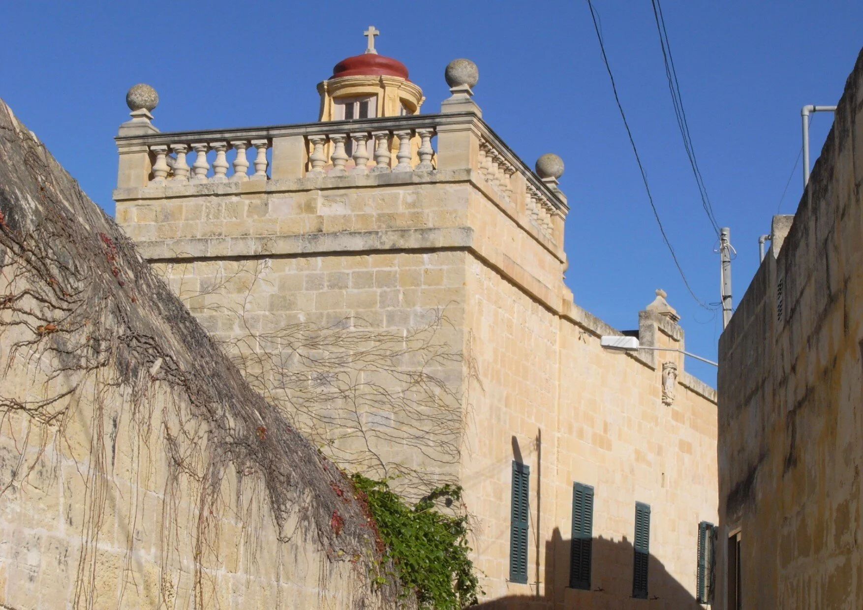 Triq Hajt il-Wied (Side of the Valley Street)