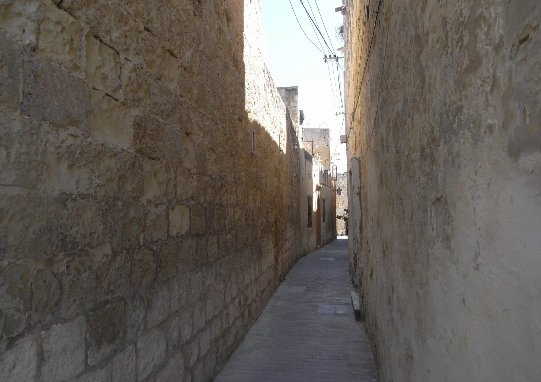Triq id-Dejqa (Narrow/Strait Street)