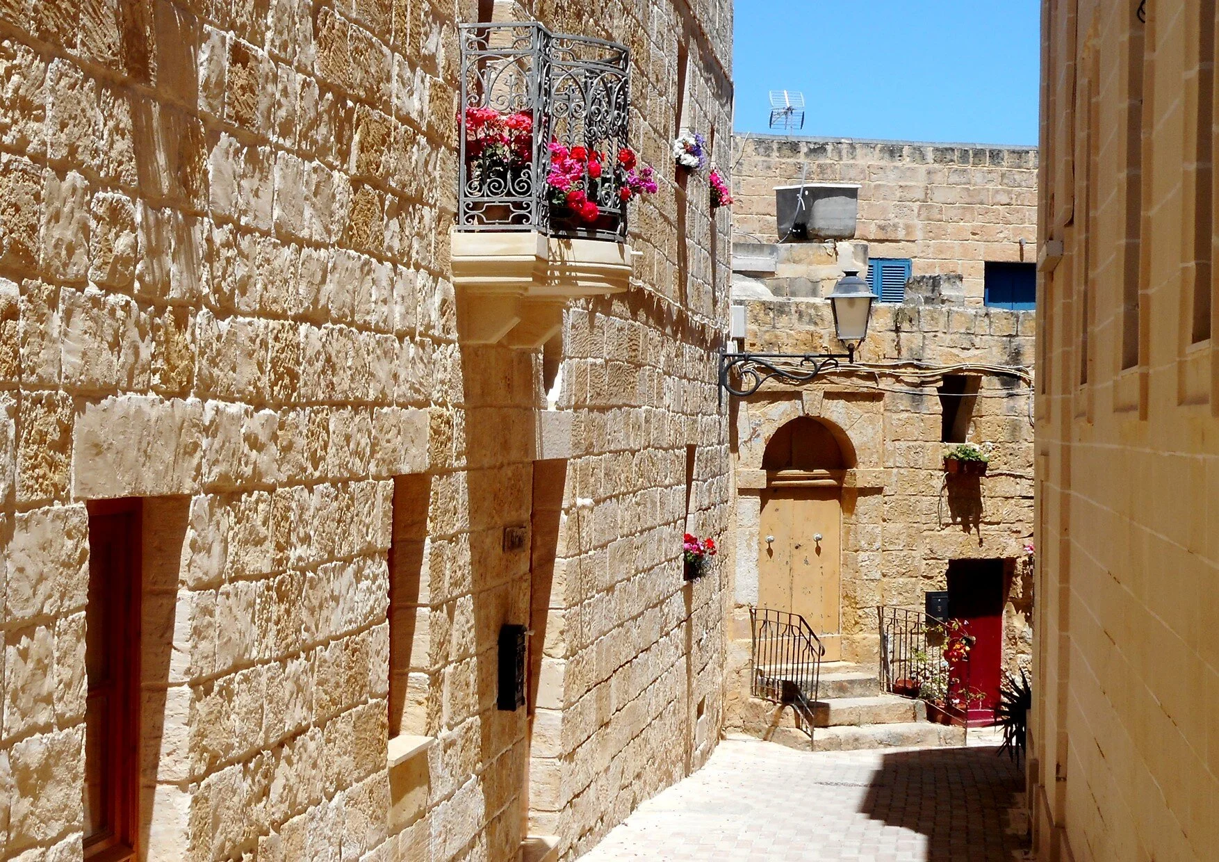 Sqaq L' Innocenti (Innocents Alley)
