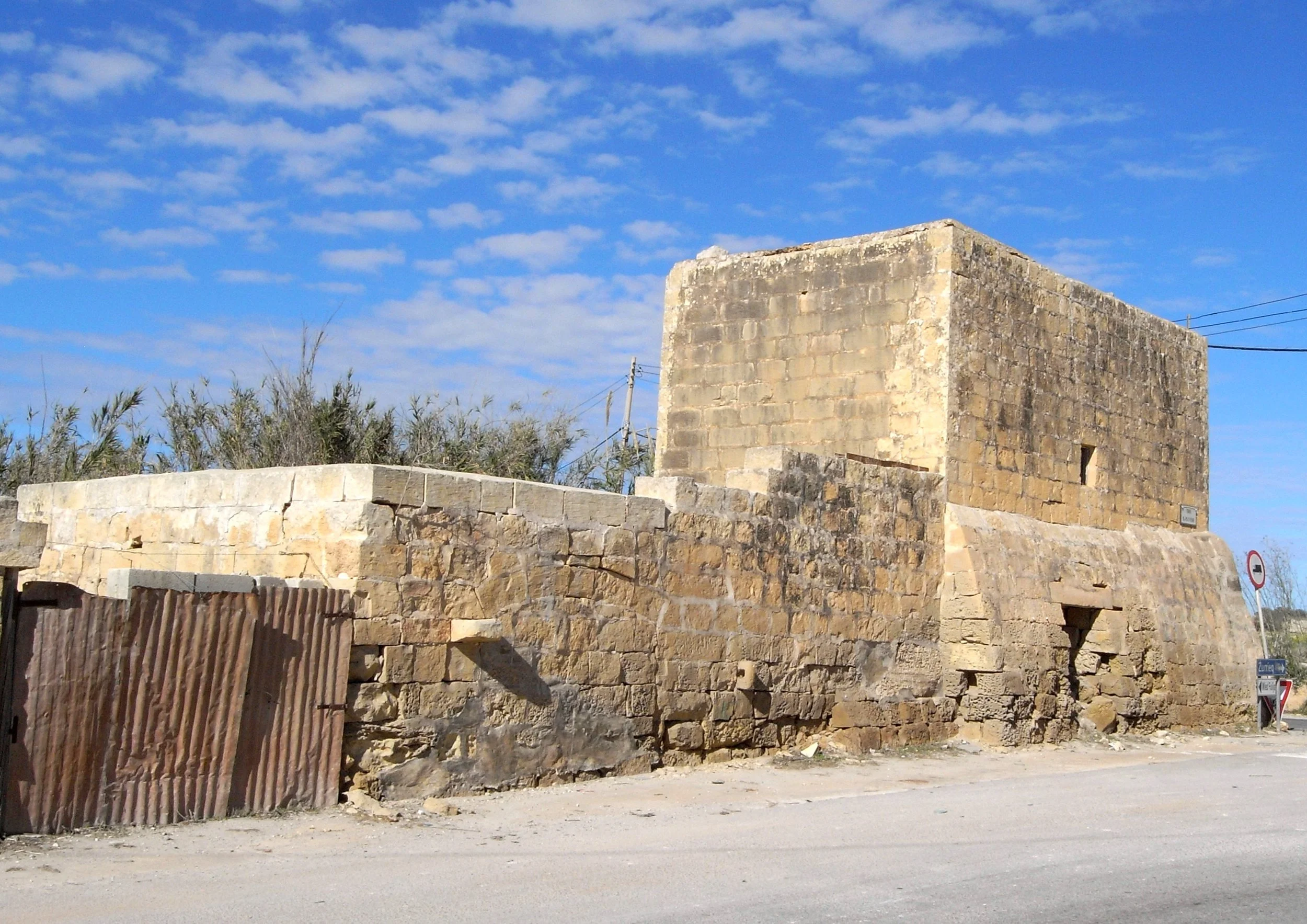 Triq il-Pluvieri (Plovers Street)