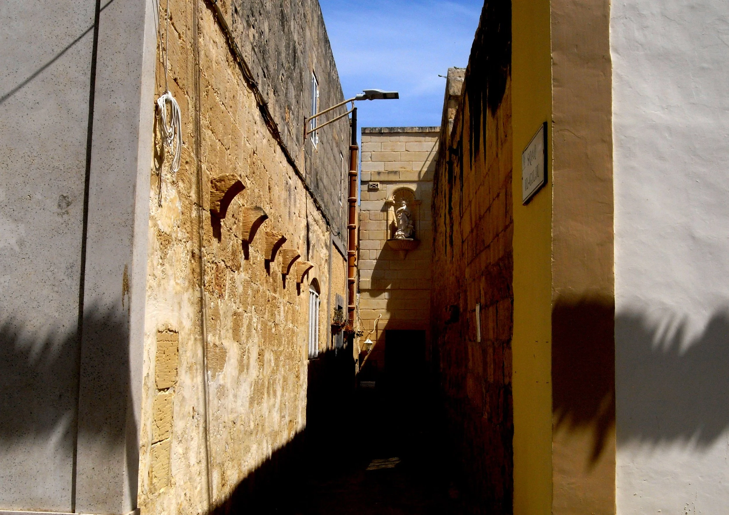 Sqaq il-Gilju (Il-Gilju Alley)