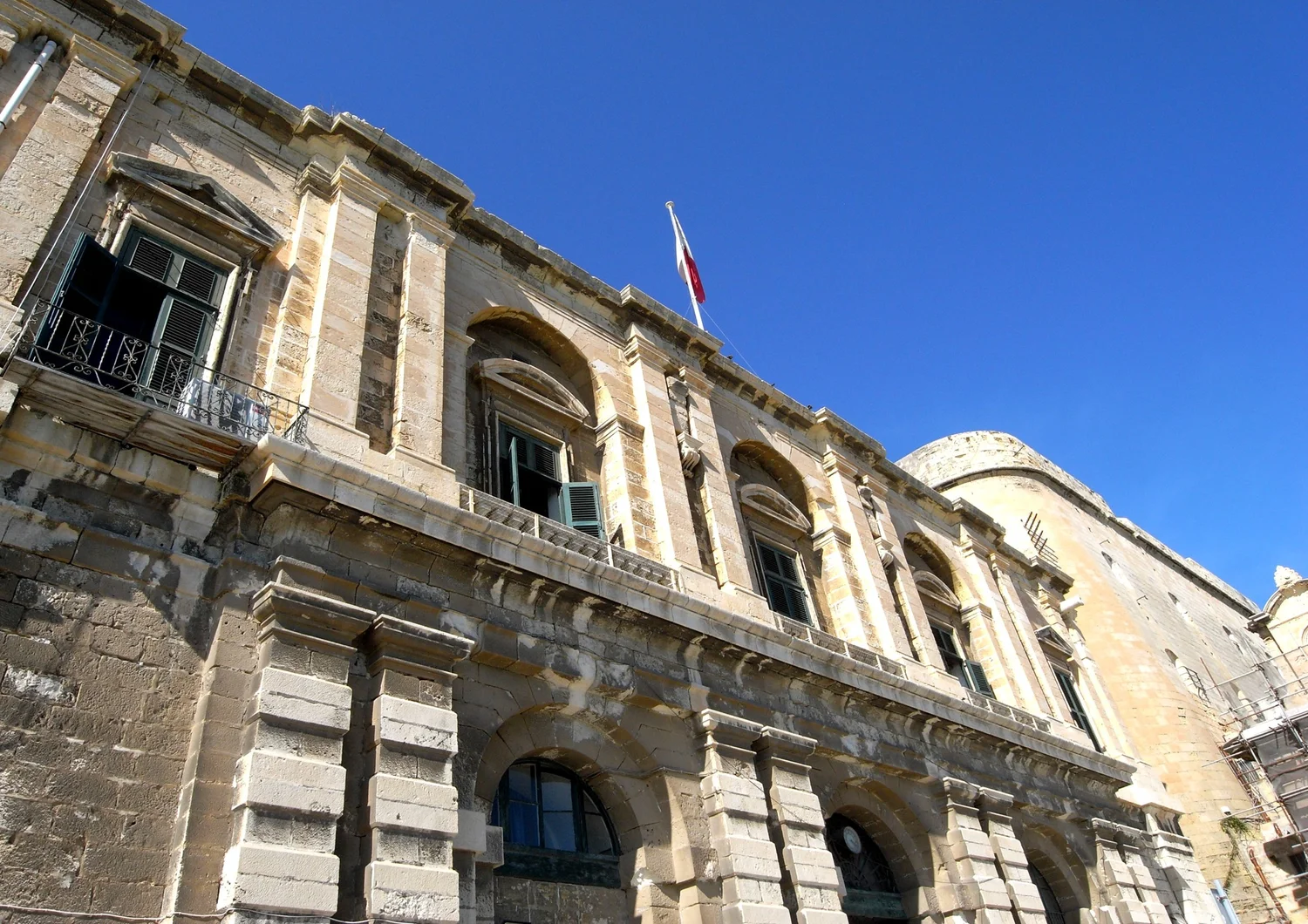 Valletta: Ix-Xatt ta-Lascaris — Buildings of Malta