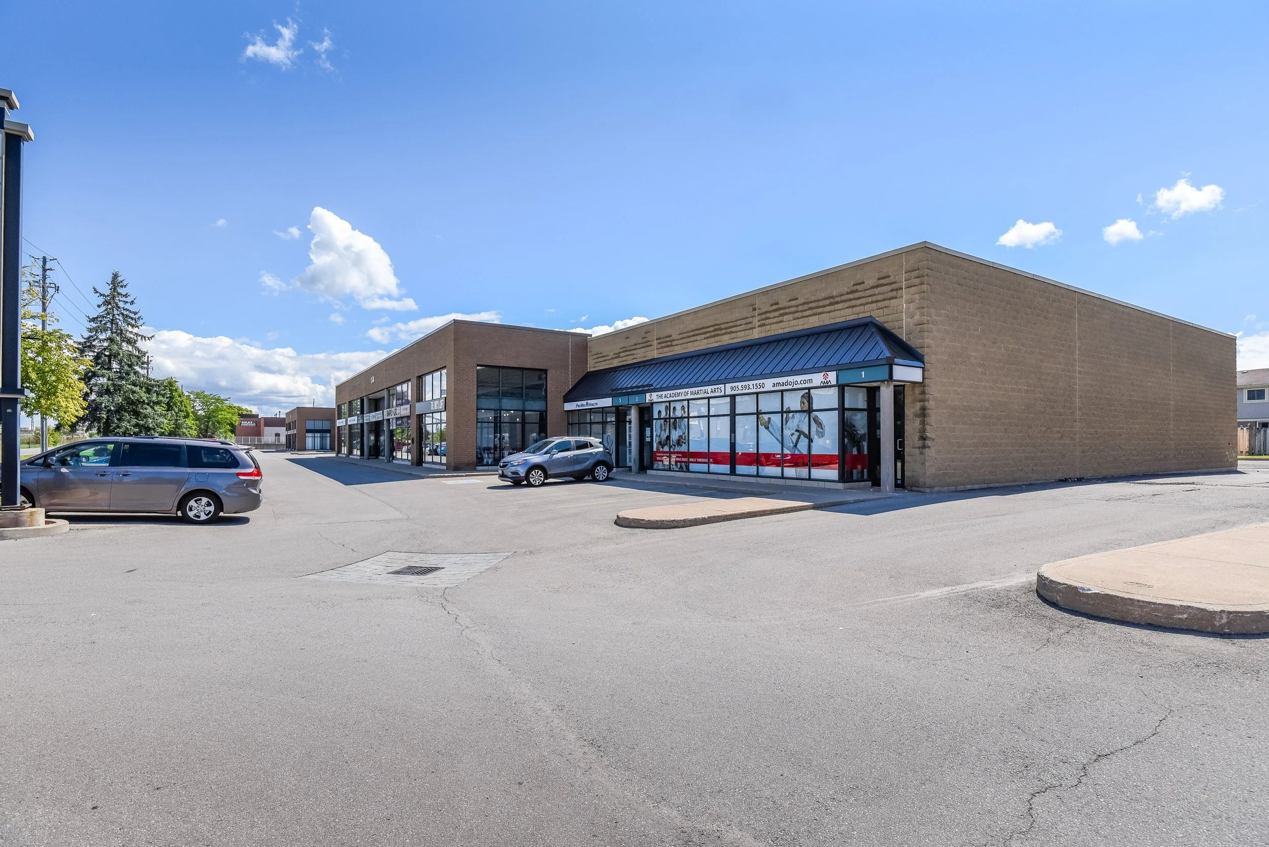 Parking lot and storefronts at 150 Nipissing Road in Nipissing Square, Milton