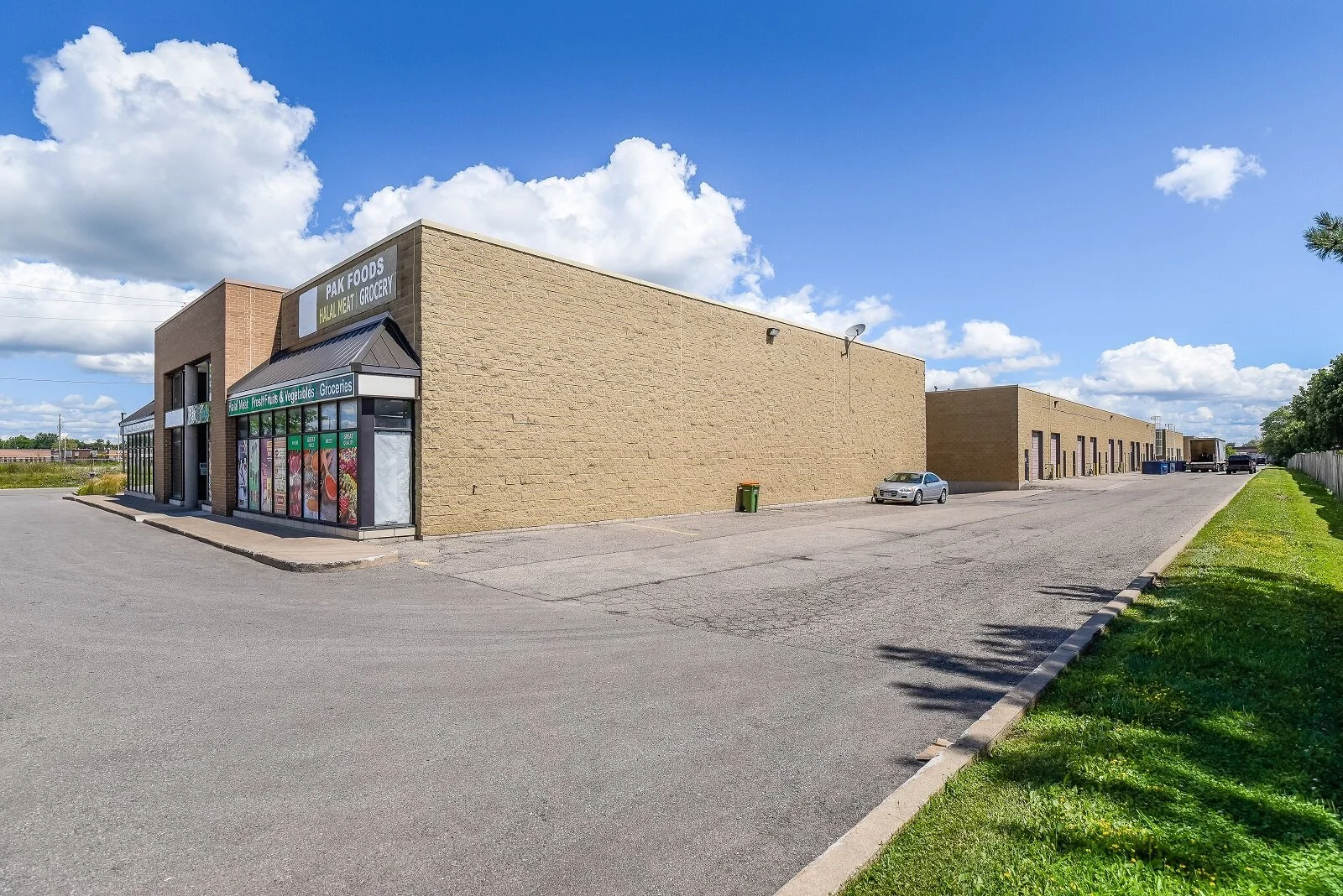 Side corner of the plaza with lawn at 100 Nipissing Road, Milton