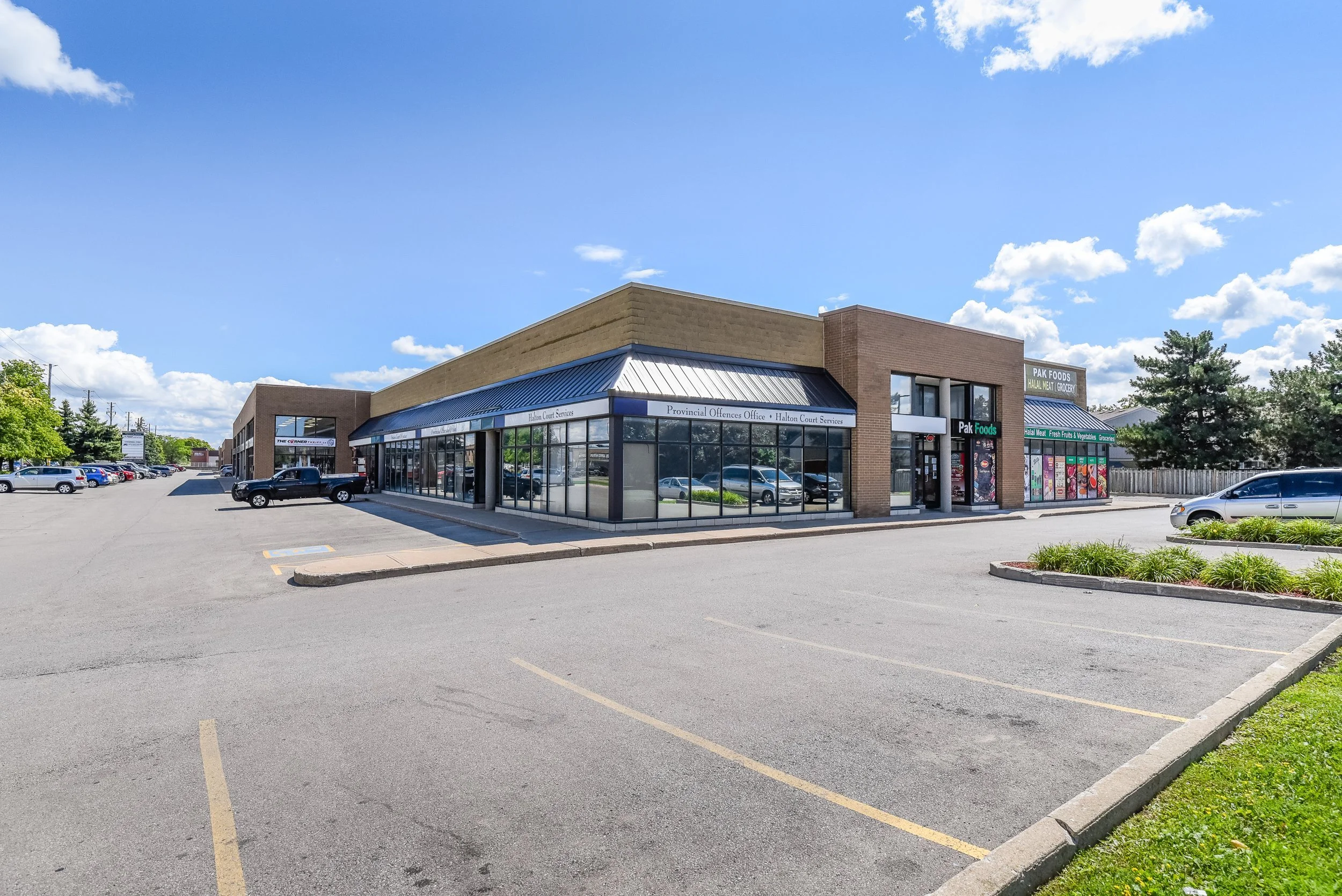 Building and parking lot at 100 Nipissing Road, Milton