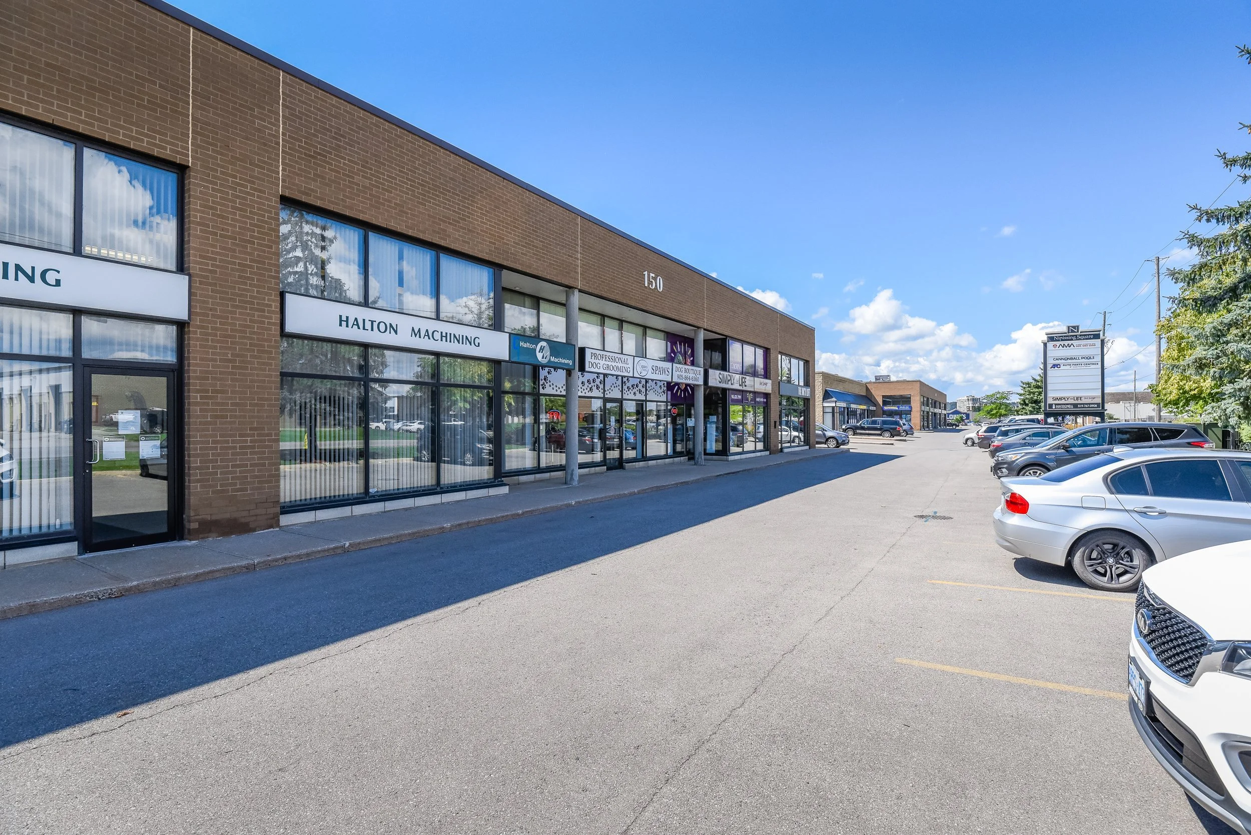 Row of storefronts and parking at 150 Nipissing Road, Milton