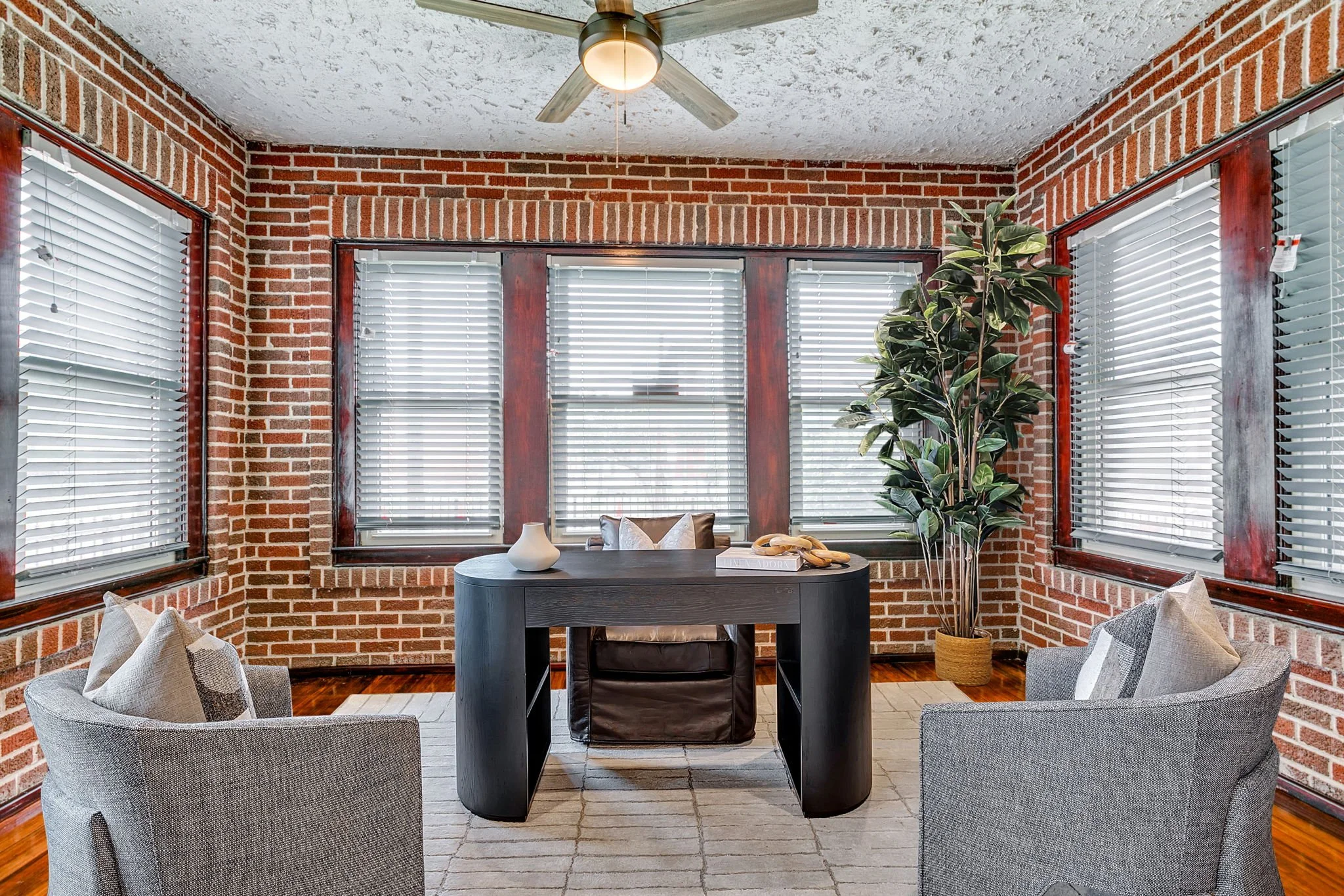 7-web-or-mls-1520 Virginia Blvd-Office.jpg