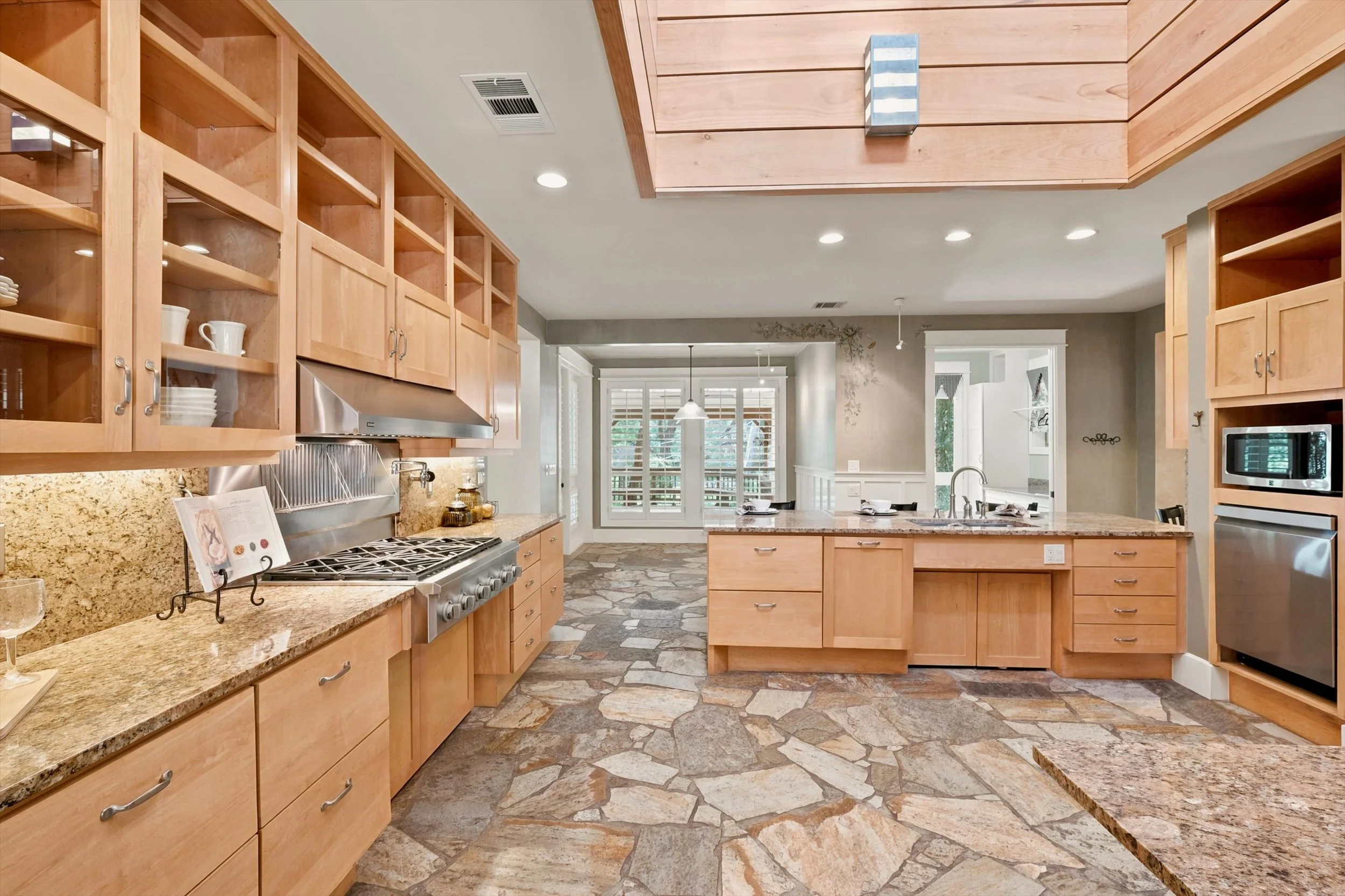 04-31651RustlingRidge_204.jpg