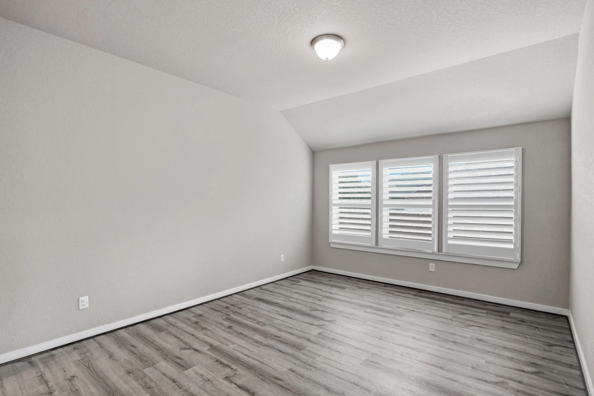 15-web-or-mls-31814 Acacia Vista-3.jpg