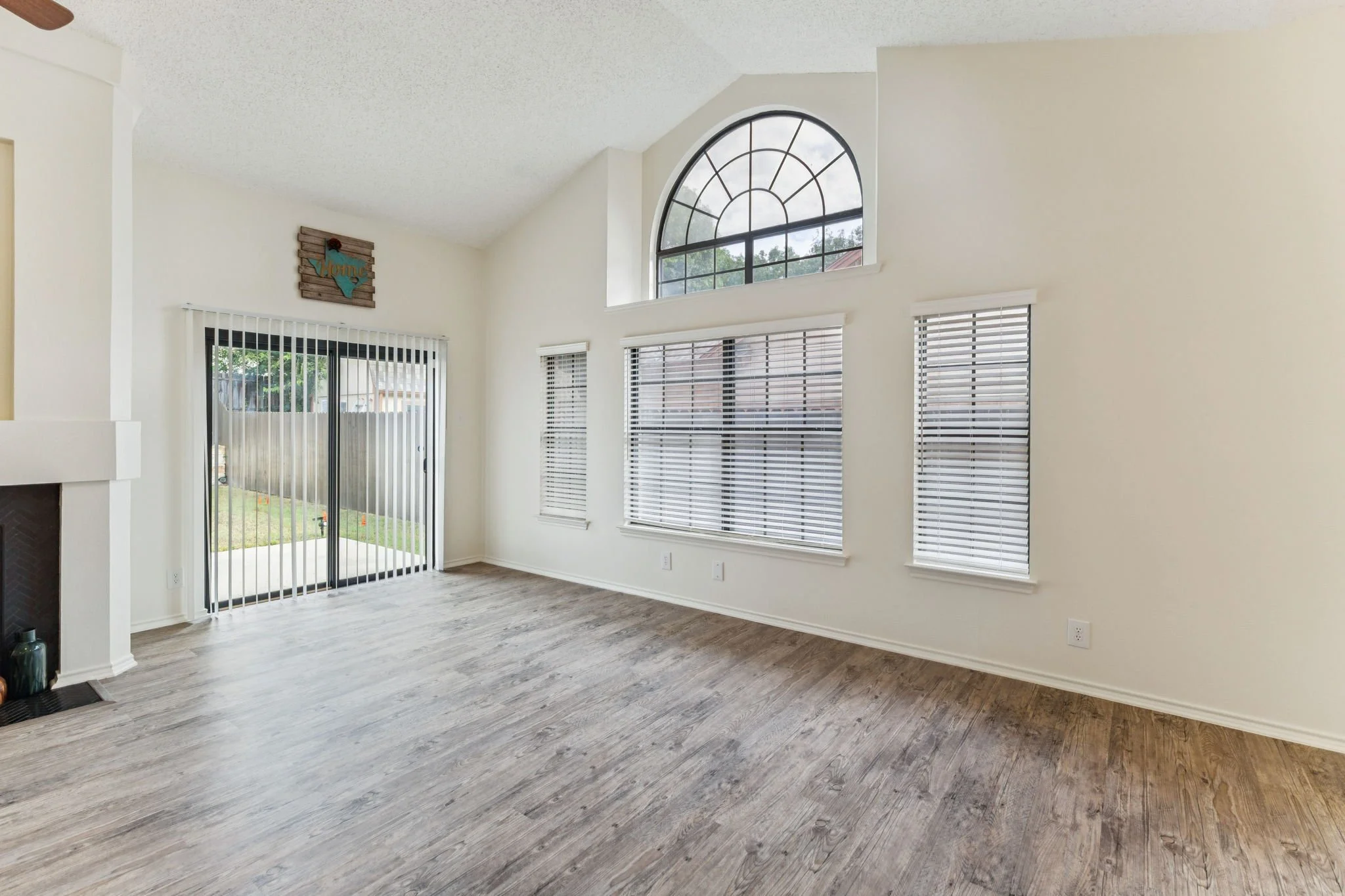 7009 Jefferson Ridge - 019.jpg