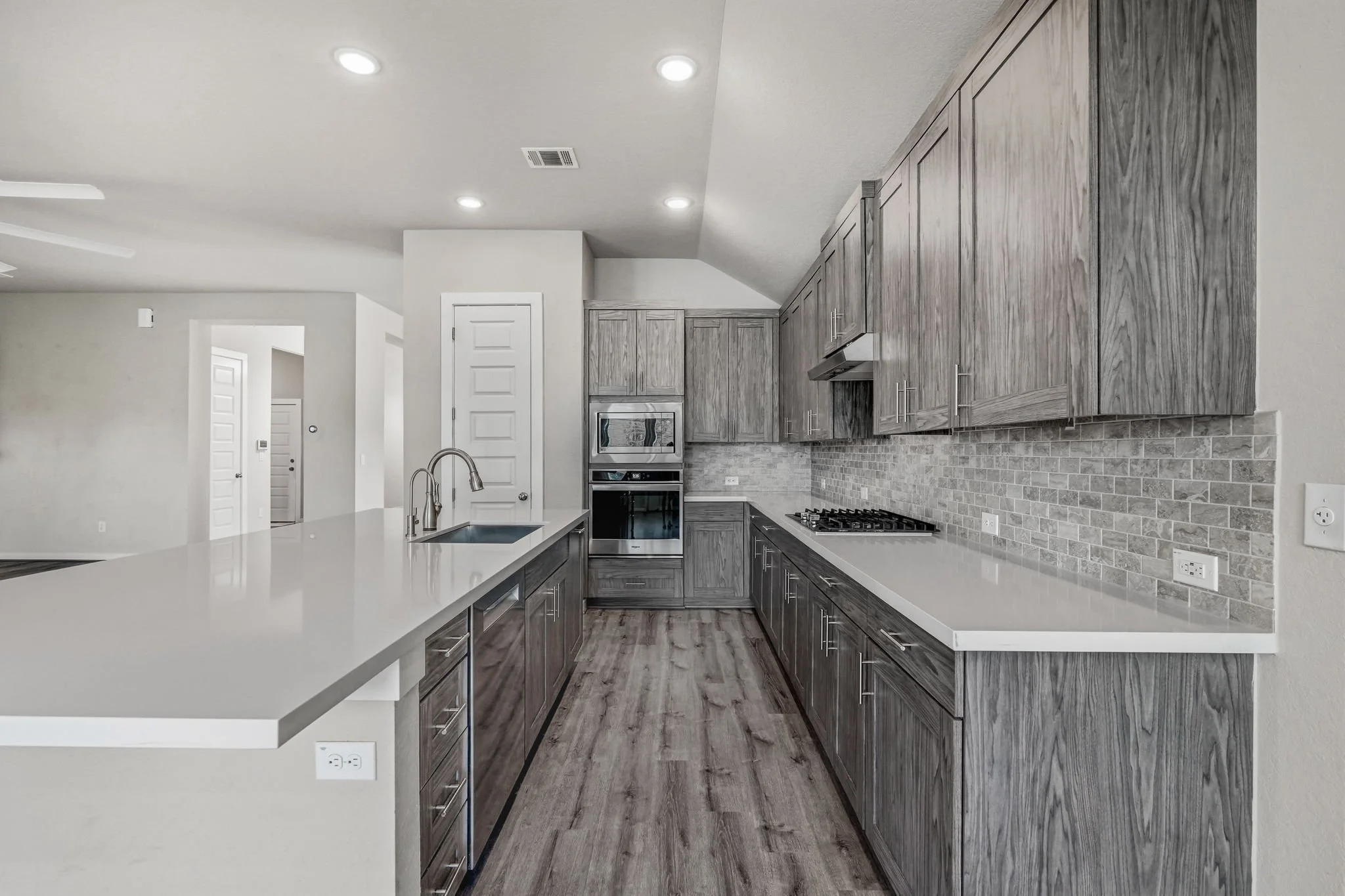 21-web-or-mls-31814 Acacia Vista-14.jpg