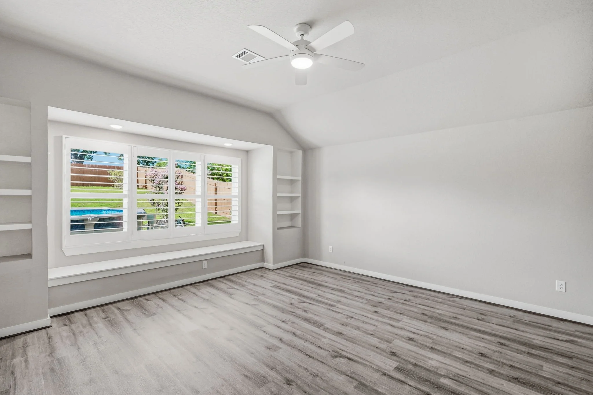 27-web-or-mls-31814 Acacia Vista-19.jpg