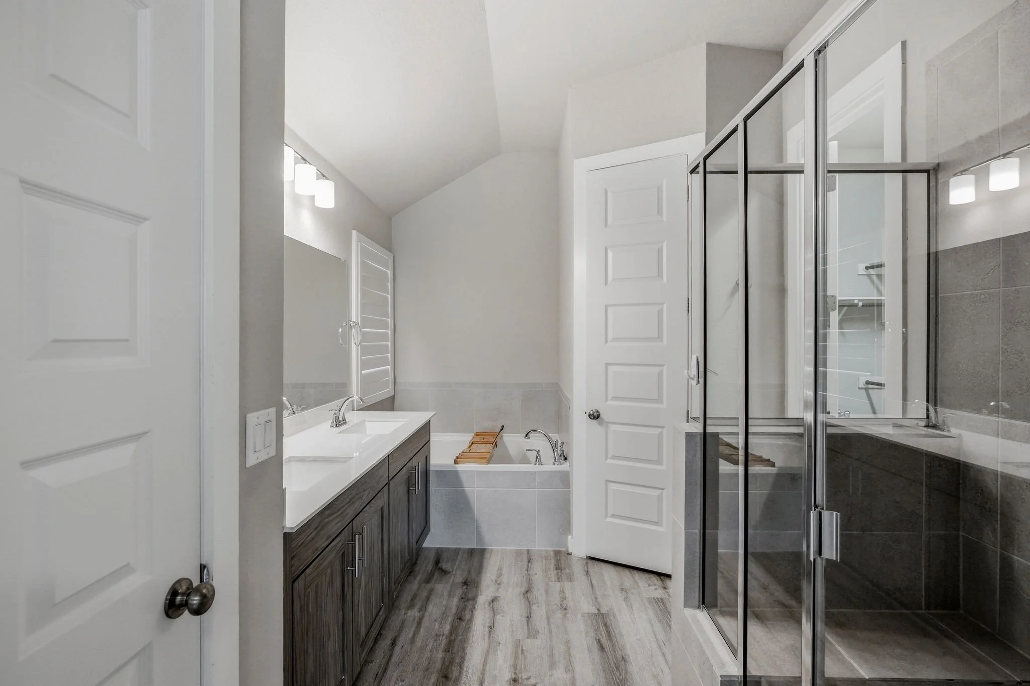 29-web-or-mls-31814 Acacia Vista-21.jpg